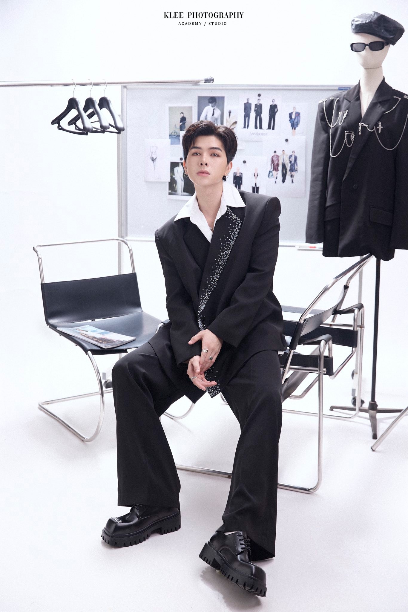 Suit đen phá cách – Trẻ trung & thời thượng