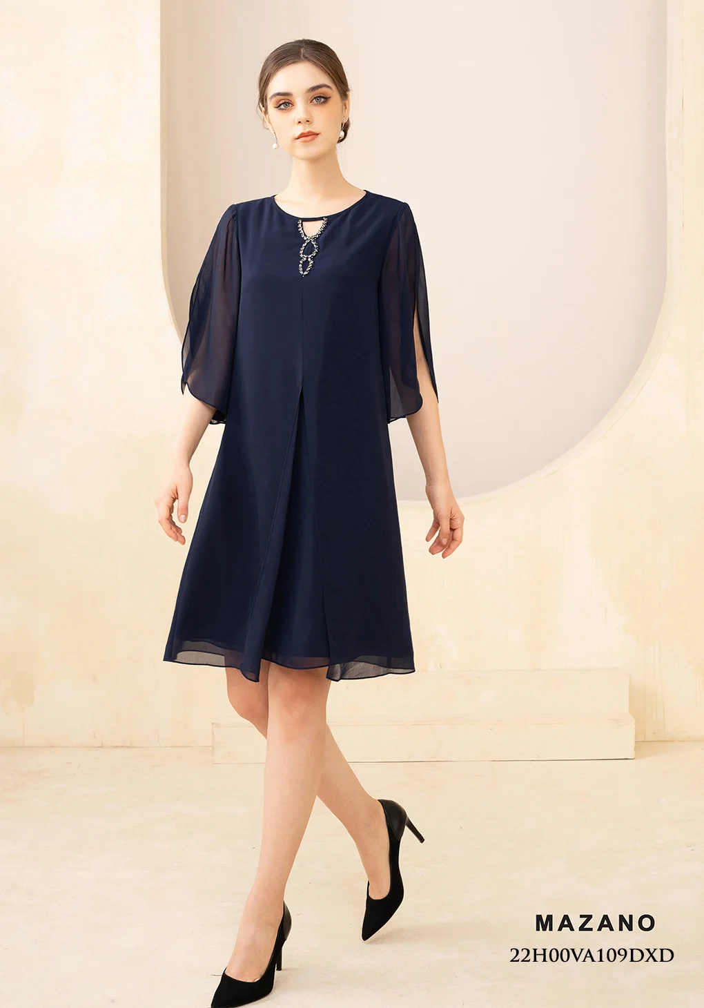 Đầm xanh suông layer đính trang trí cổ_thumbnail_2