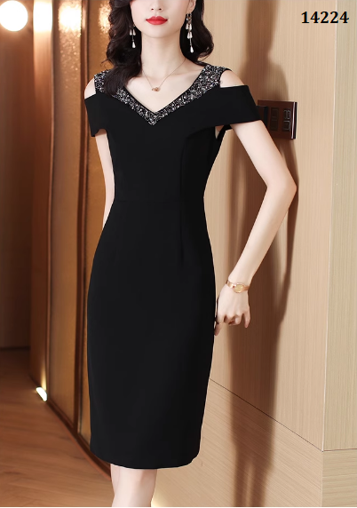 14224-Đầm body suông khoét vai viền cổ kết hạt ( poly 2 da)_thumbnail_0