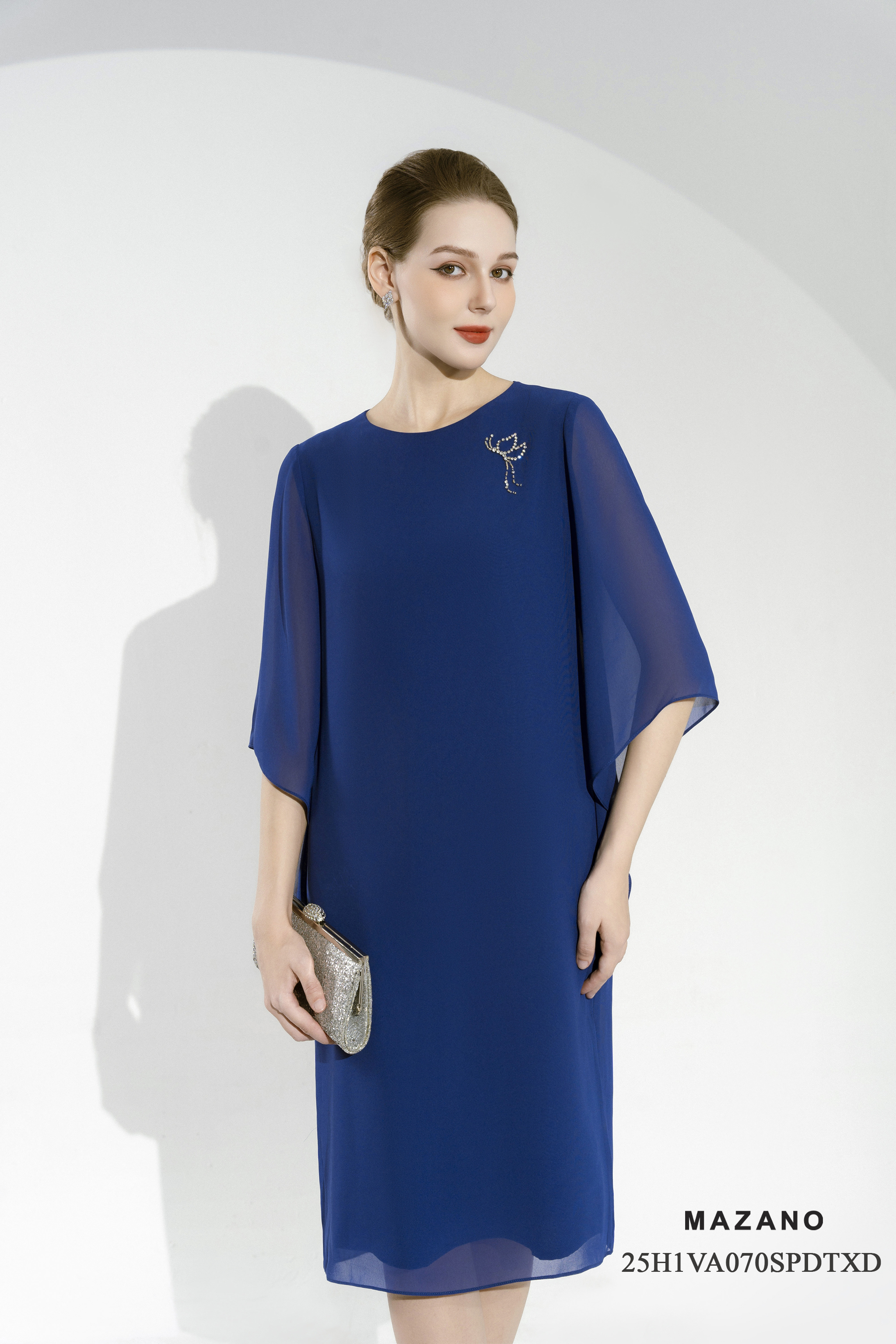 Váy Đầm suông Vải voan mỏng Đính trang trí ngực Cổ thuyền vừa Tay lỡ Dài qua gối_thumbnail_3