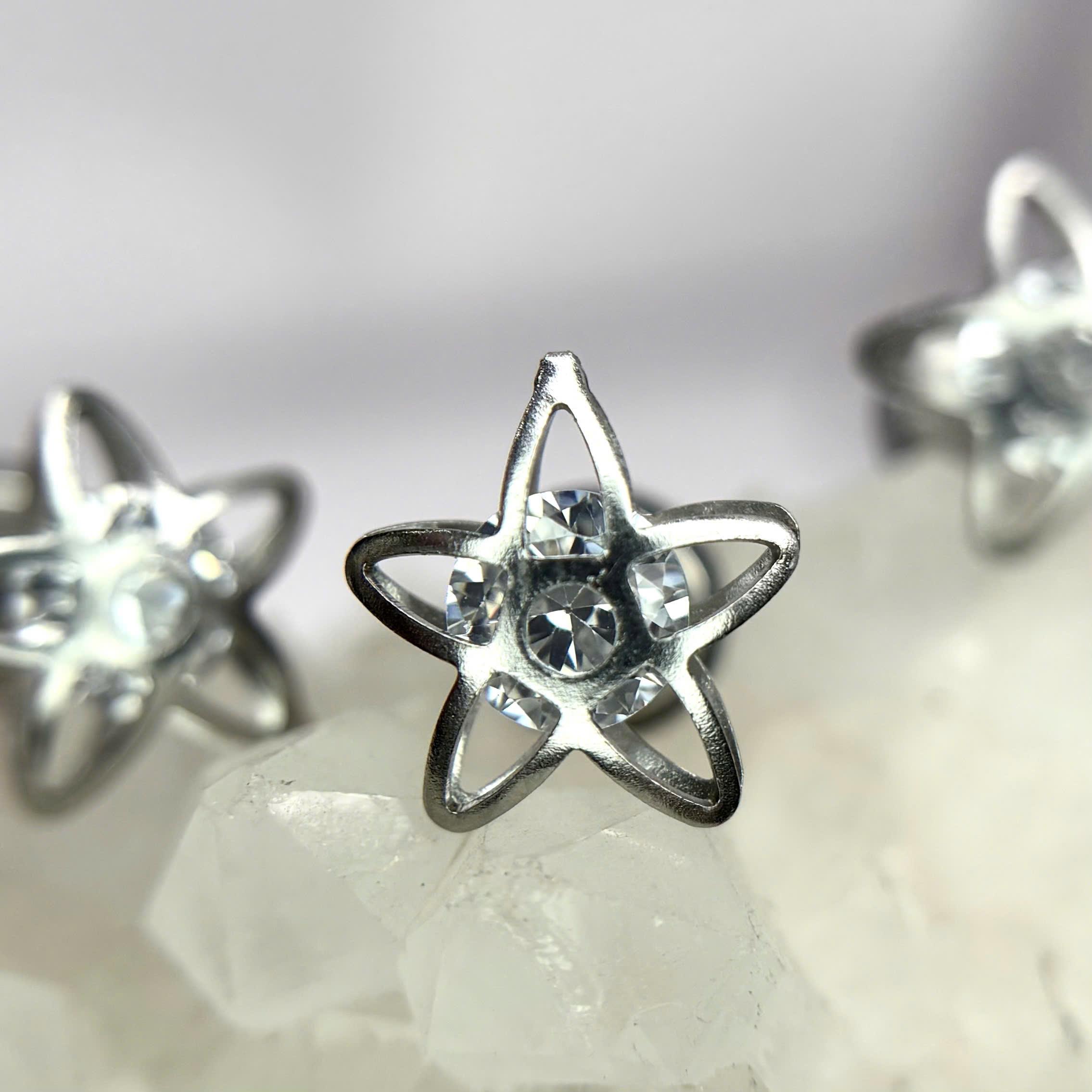 Khuyên kiểu ngôi sao lồng kim cương_thumbnail_2