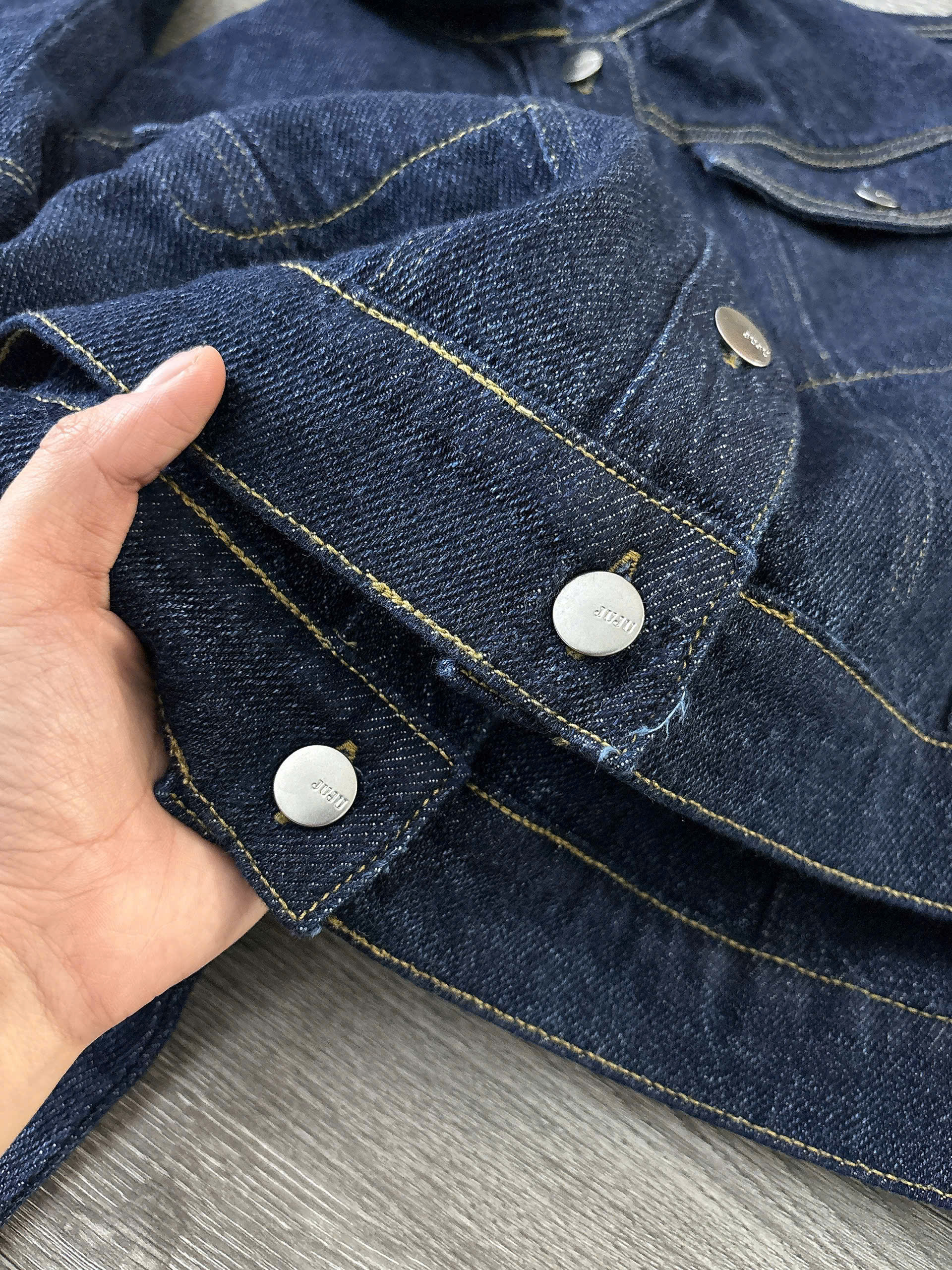 Áo khoác jean đậm 2 túi cúc_thumbnail_17