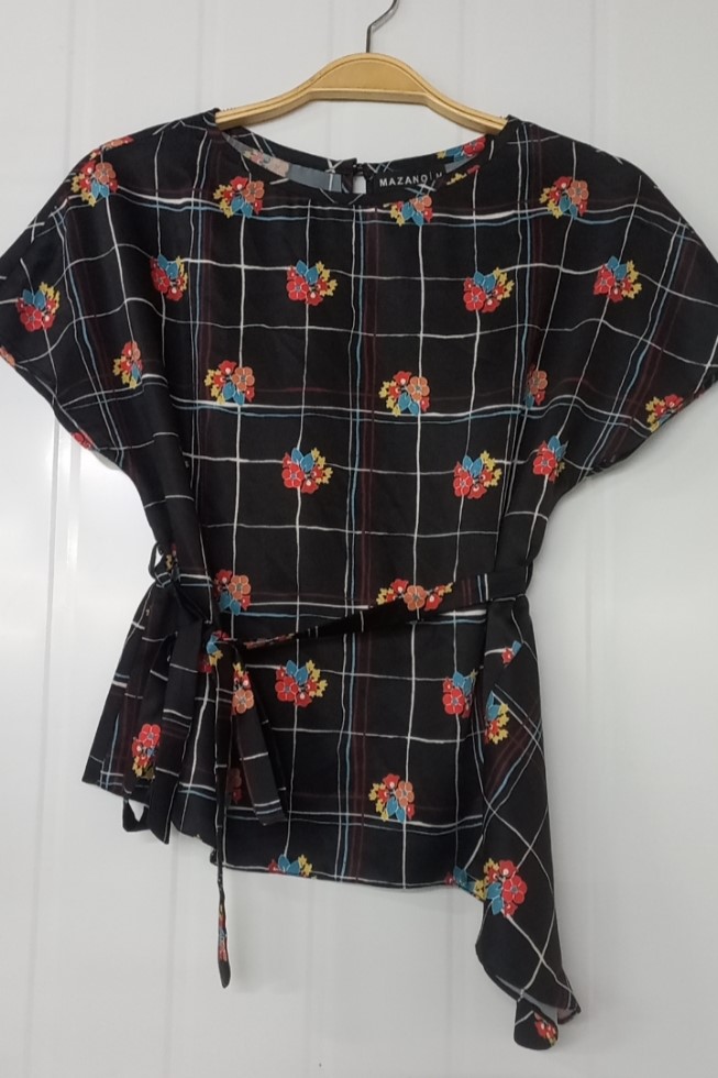 Áo sơ mi họa tiết in hoa thắt đai