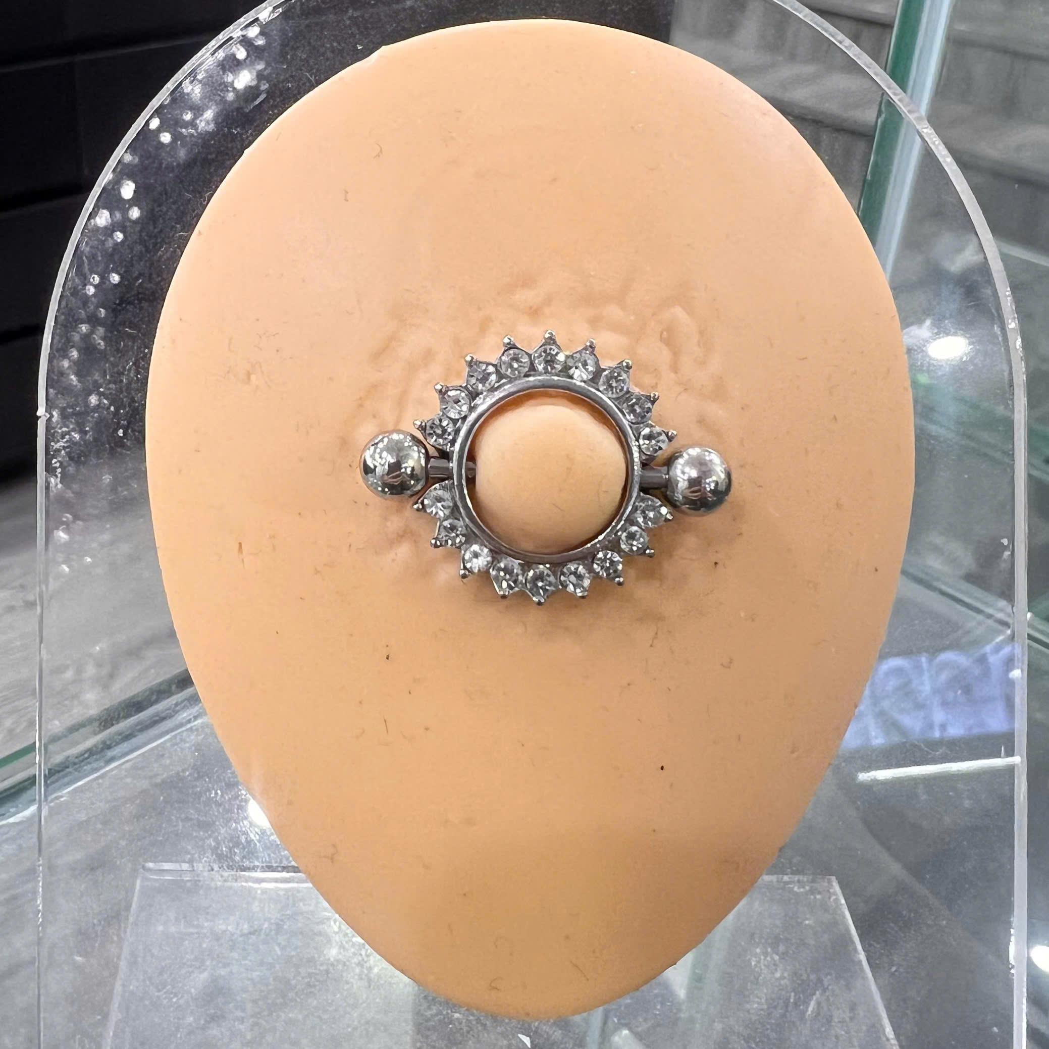 Khuyên Ti hình hoa hướng dương đính kim cương xung quanh._thumbnail_3