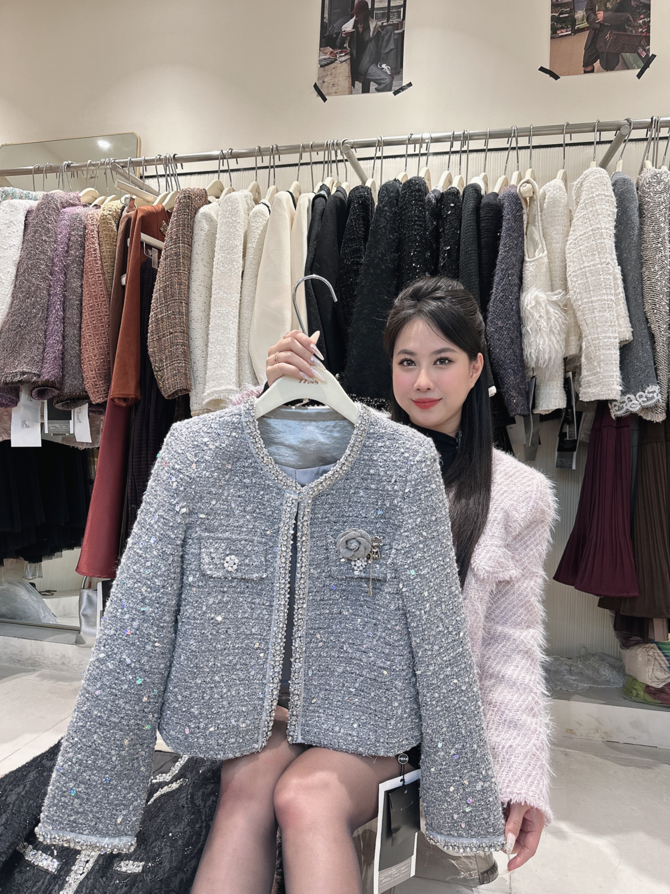 Áo dạ Ghi hoa viền đá - V12