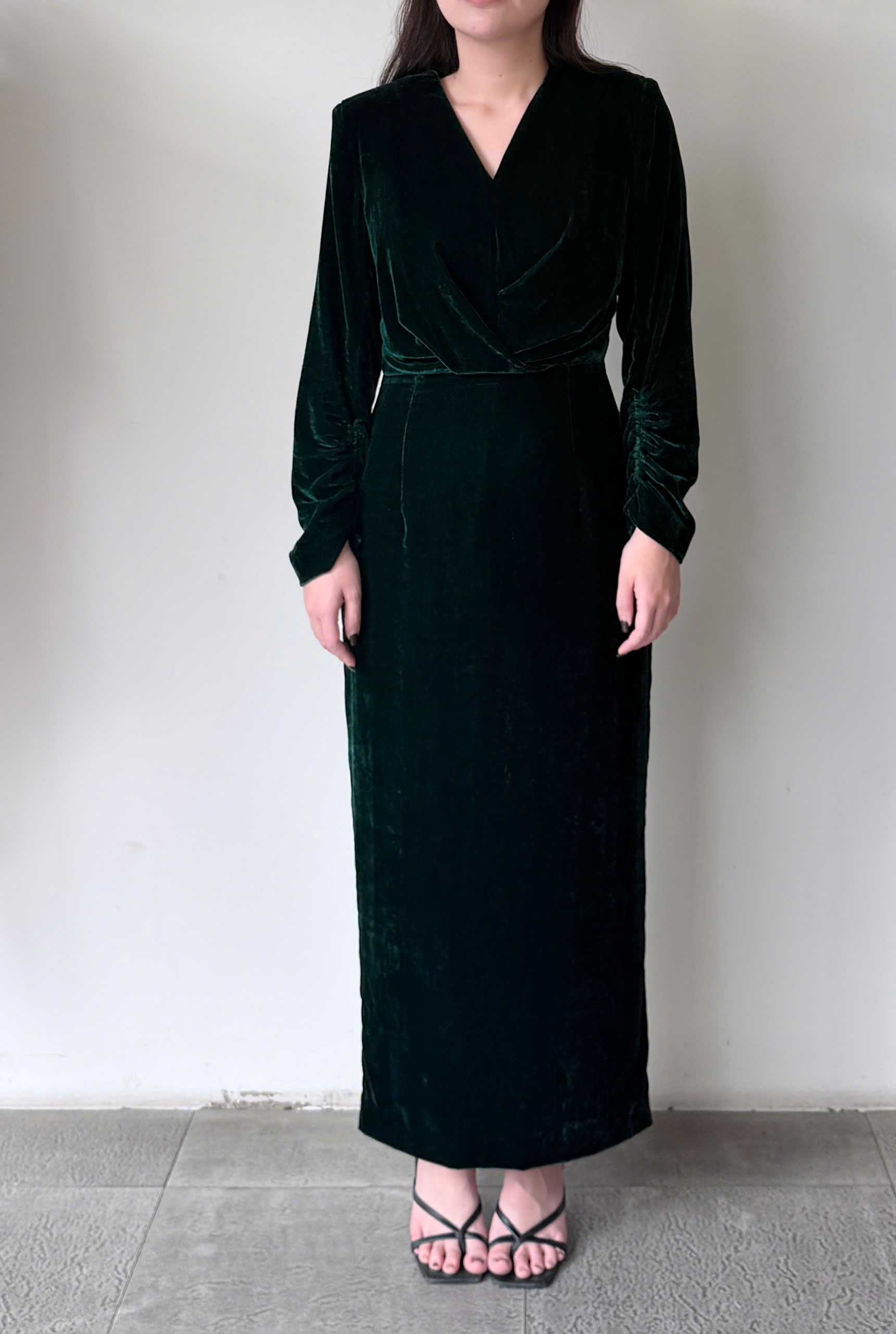 Đầm xuông ôm cổ V dài tay xếp ly eo_thumbnail_3