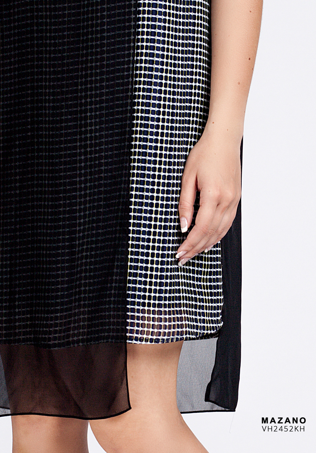 Váy đen phủ họa tiết kẻ_thumbnail_4