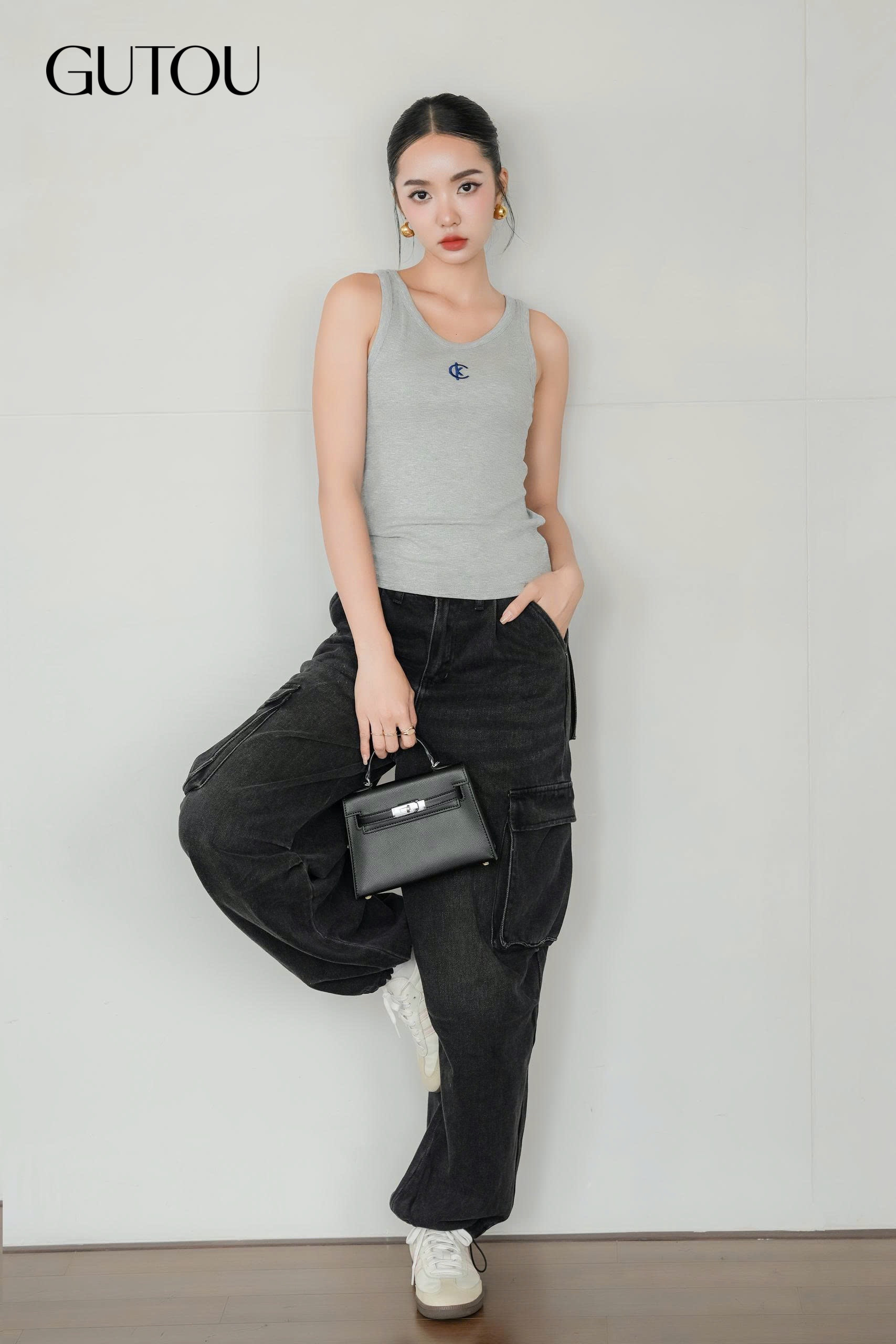 [ GUTOU ] Áo Balo Cổ Tròn Thêu Chữ