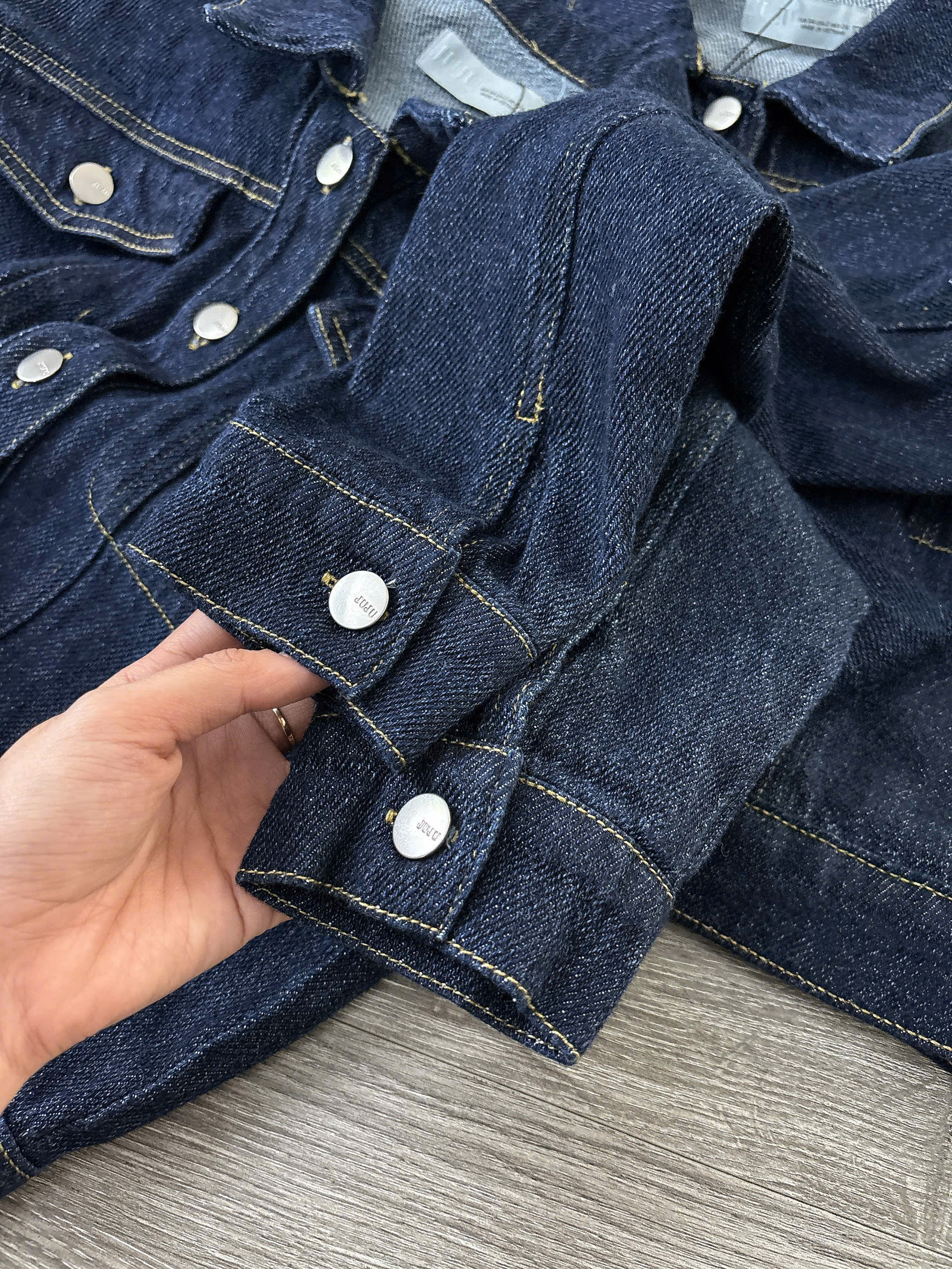 Áo khoác jean đậm 2 túi cúc_thumbnail_9