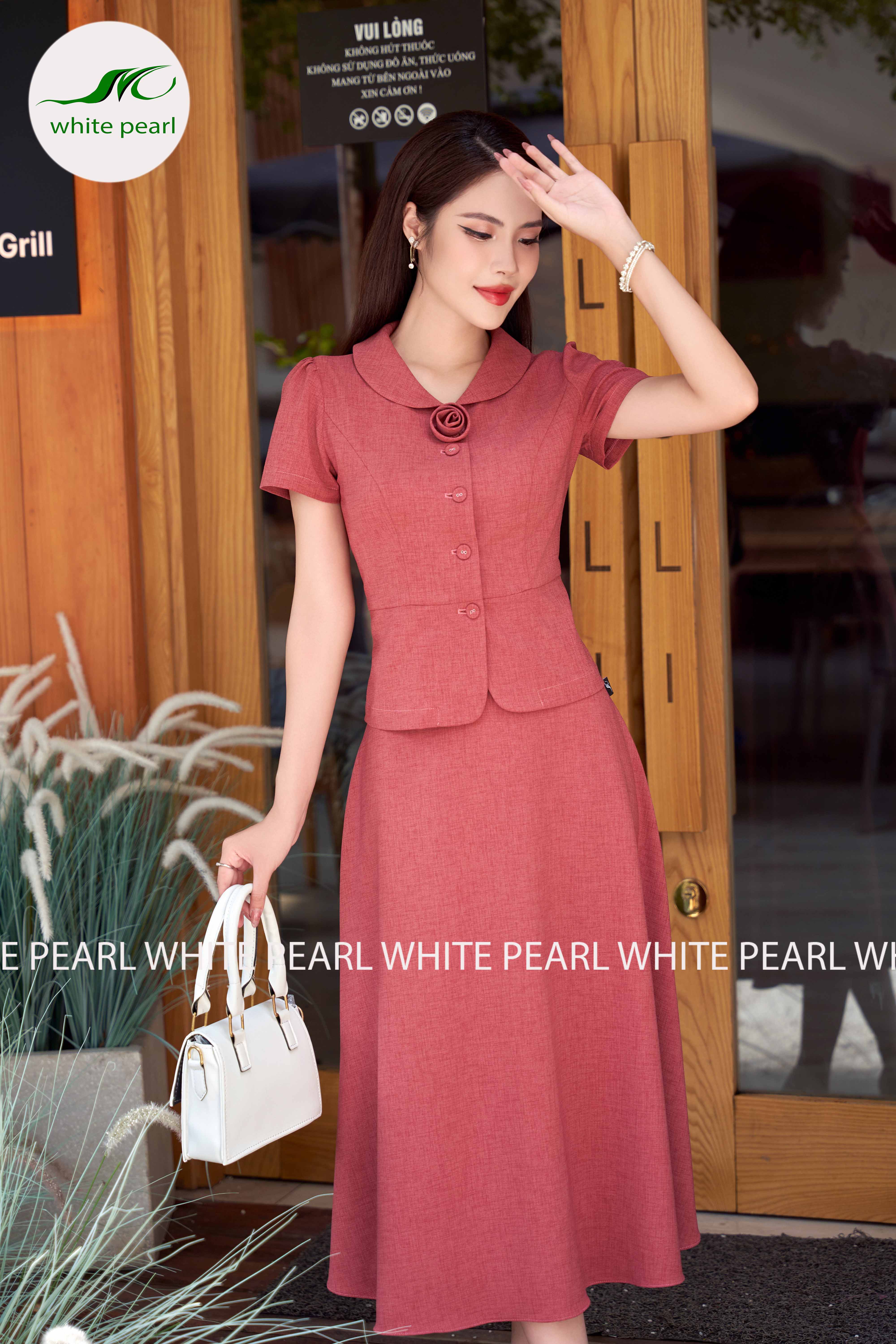 Áo ký giả cổ sam đính hoa màu hồng kết hợp chân váy xòe thời trang công sở White Pearl_thumbnail_1