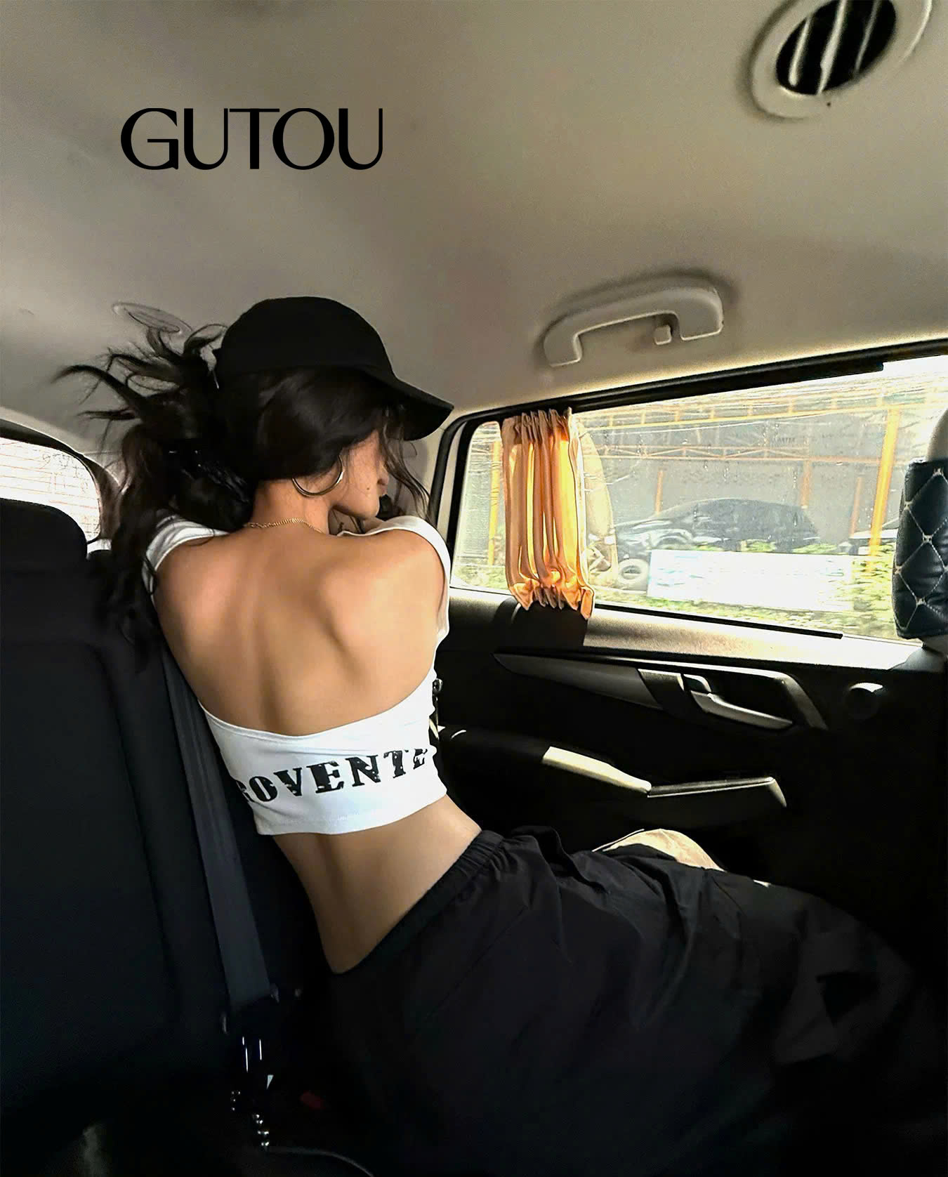 [ GUTOU ] Áo Cổ Rộng In Chữ ROVENTE