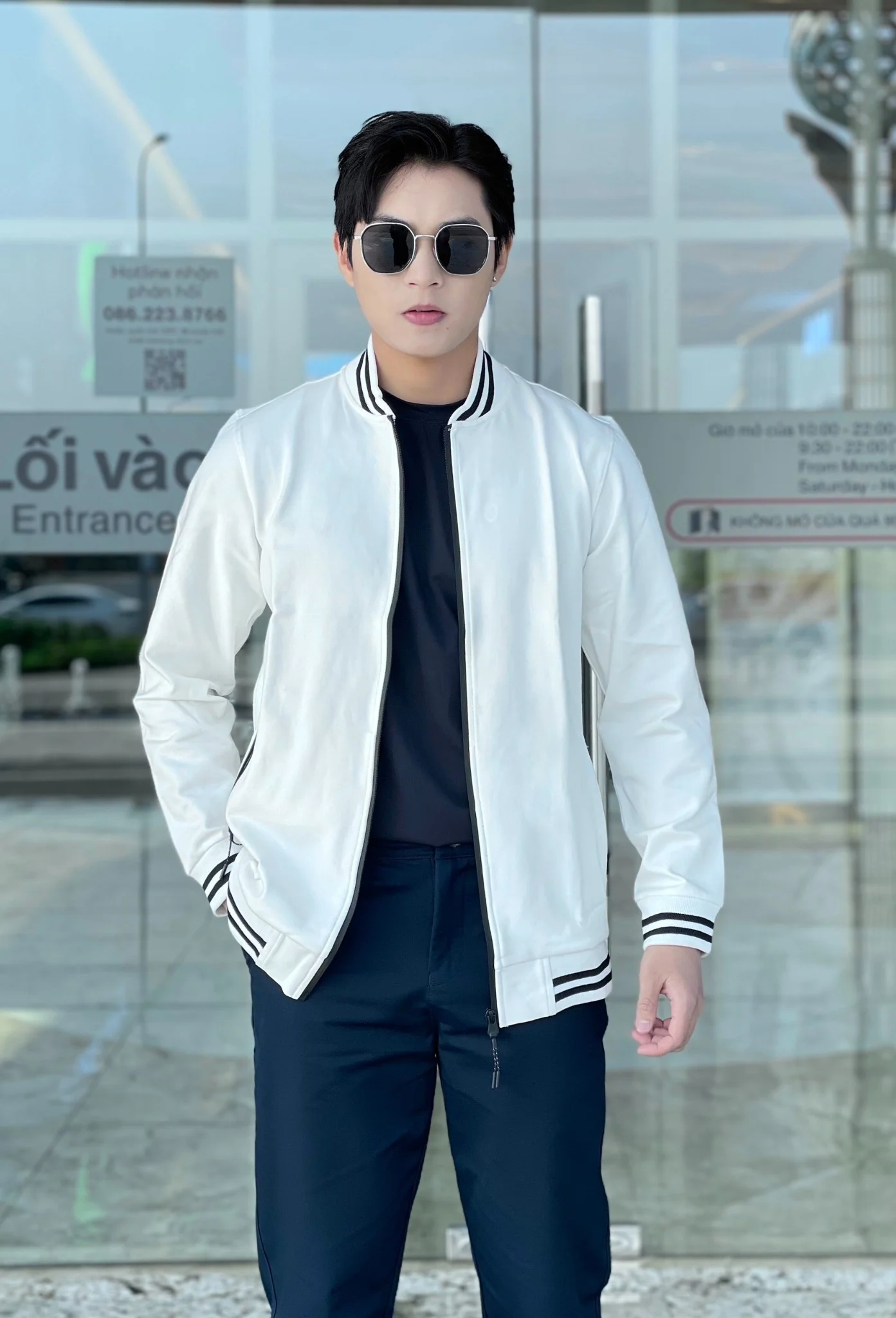Áo bomber trắng đơn giản