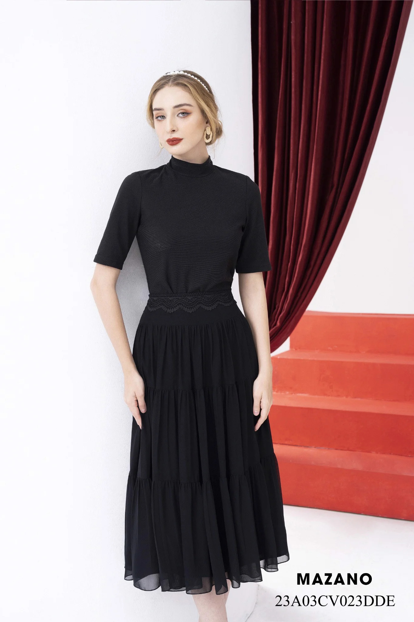 Chân váy vải voan màu đen nhiều tầng cạp phối ren