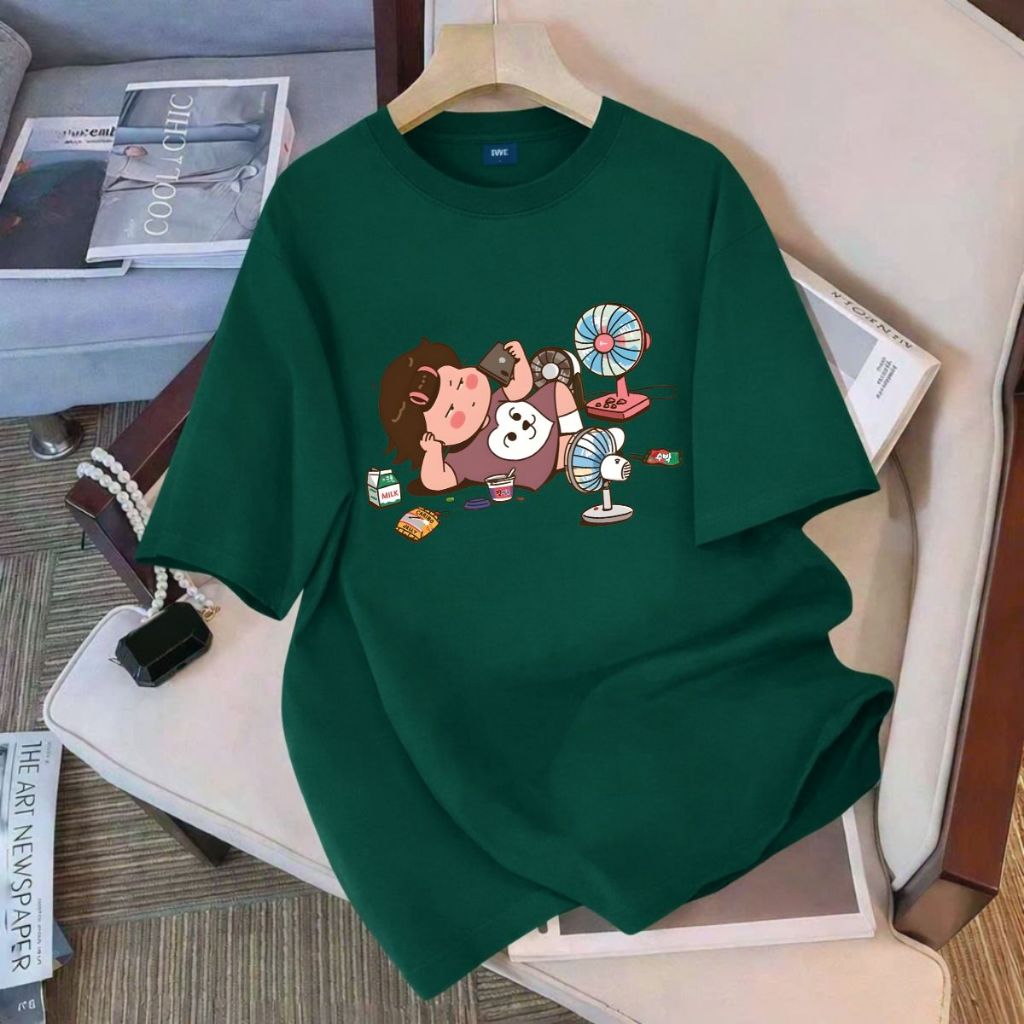 Áo thun unisex UX30-1168 hình bé gái nằm xem điện thoại dáng oversized local brand WETEE_thumbnail_1