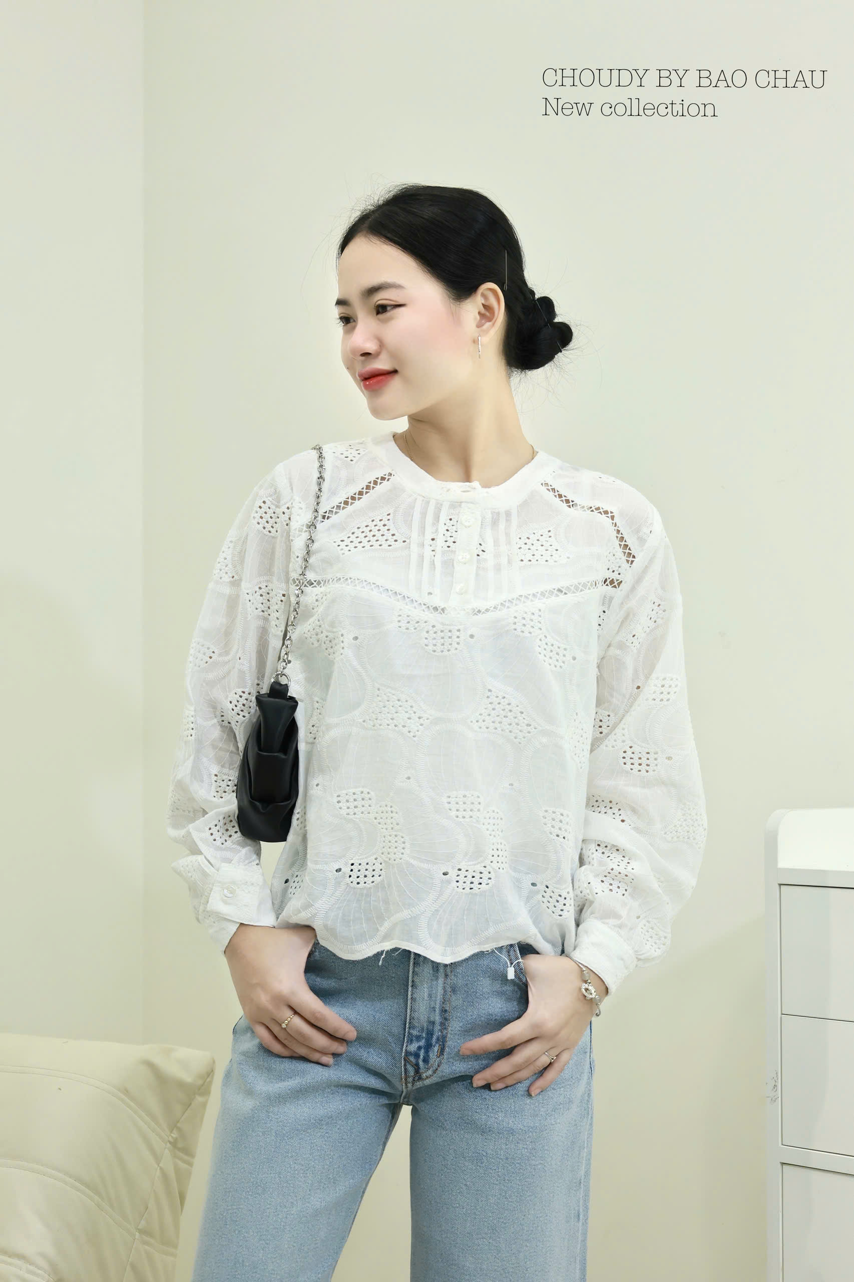 U682 ÁO KIỂU ĐỤC LỖ TRẮNG_thumbnail_5