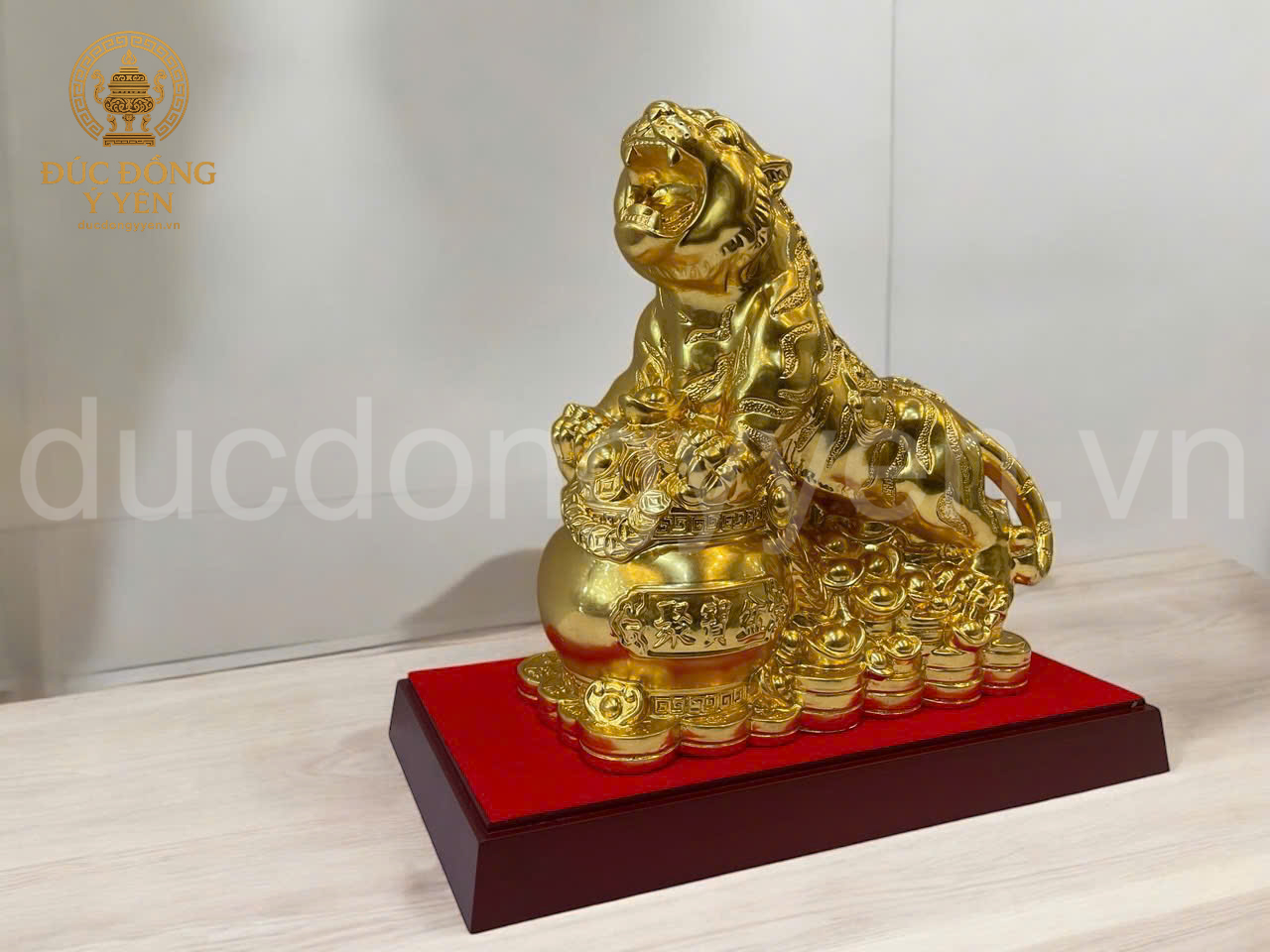Tượng hổ ôm hũ tiền mạ vàng _thumbnail_1
