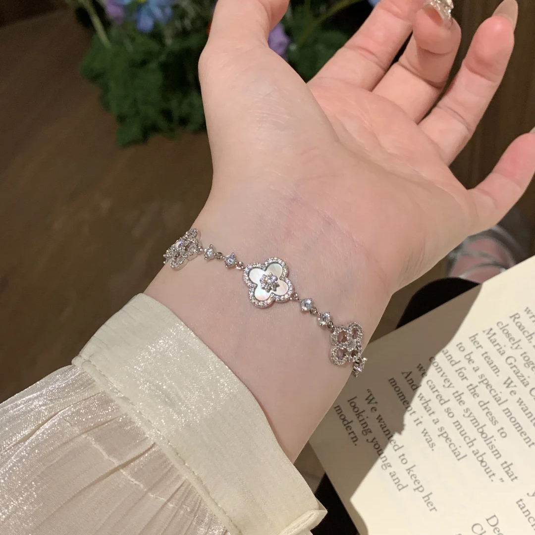 Vòng tay Cỏ bốn lá đính đá nhân tạo_thumbnail_0