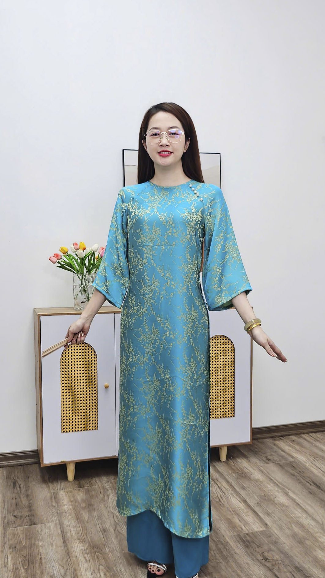 CT290 áo dài cách tân tơ tằm hoa đào xanh ngọc ánh vàng_thumbnail_2