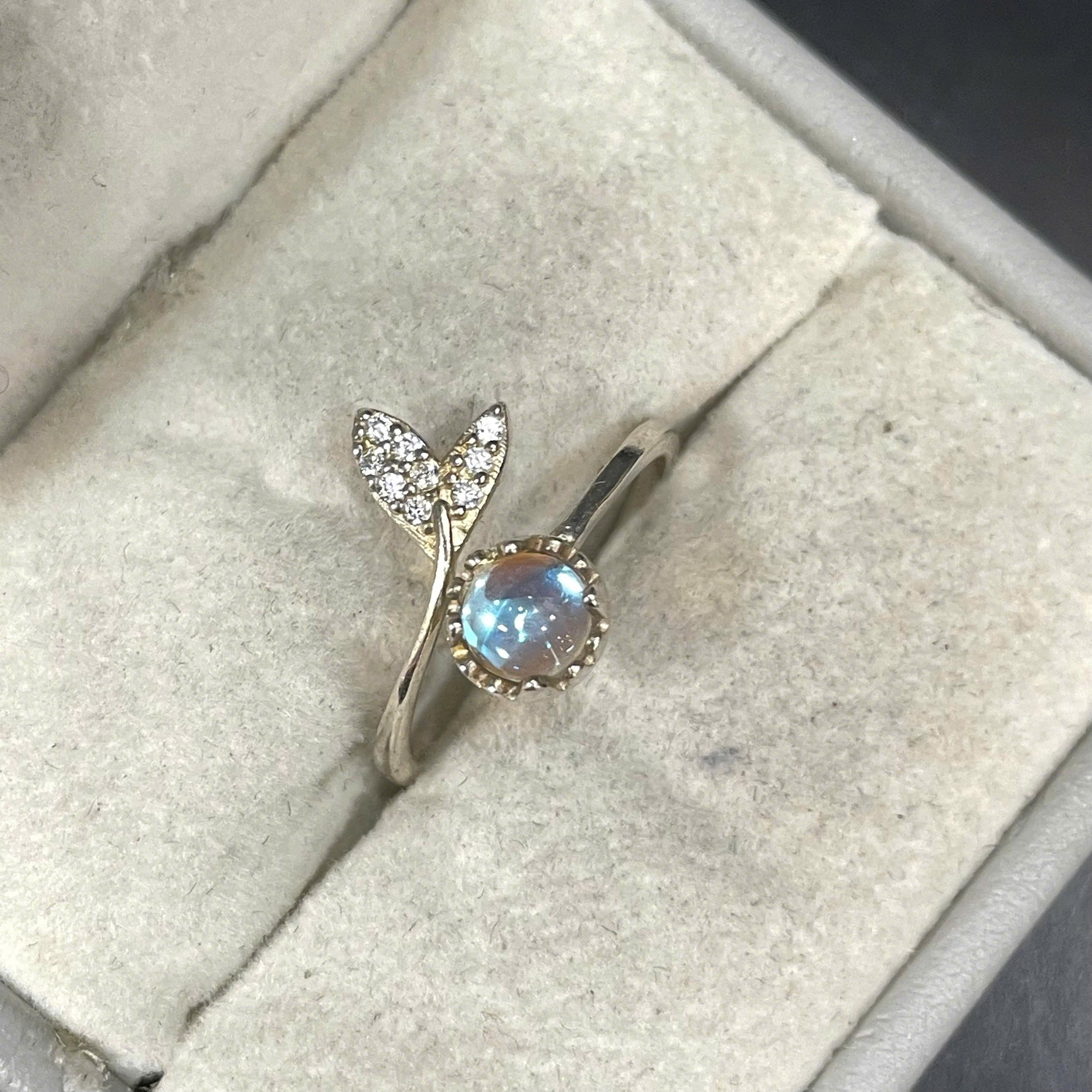 nhẫn bạc 925 đá moonstone đuôi cá.