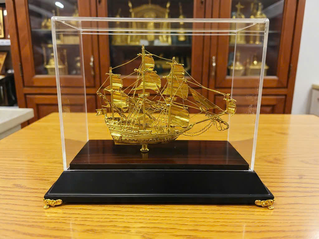 Thuyền buồm mạ vàng 24K - KT: 21×10,5x 17cm_thumbnail_0