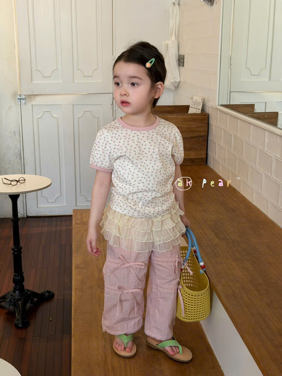 AK30 - Quần gió đính nơ màu hồng hãng AK Pear