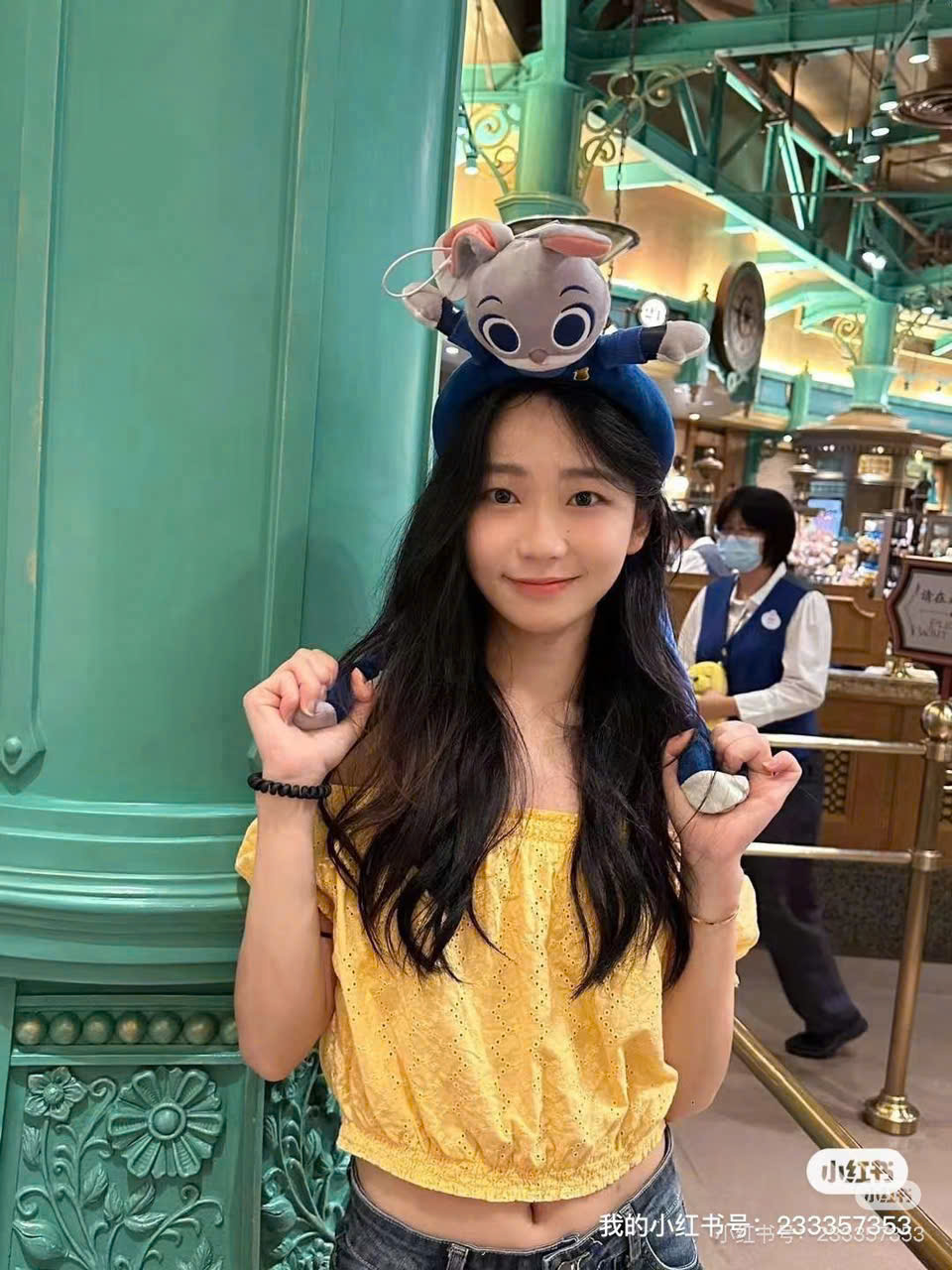 A105 ÁO KIỂU ĐỤC LỔ 2 MÀU_thumbnail_5