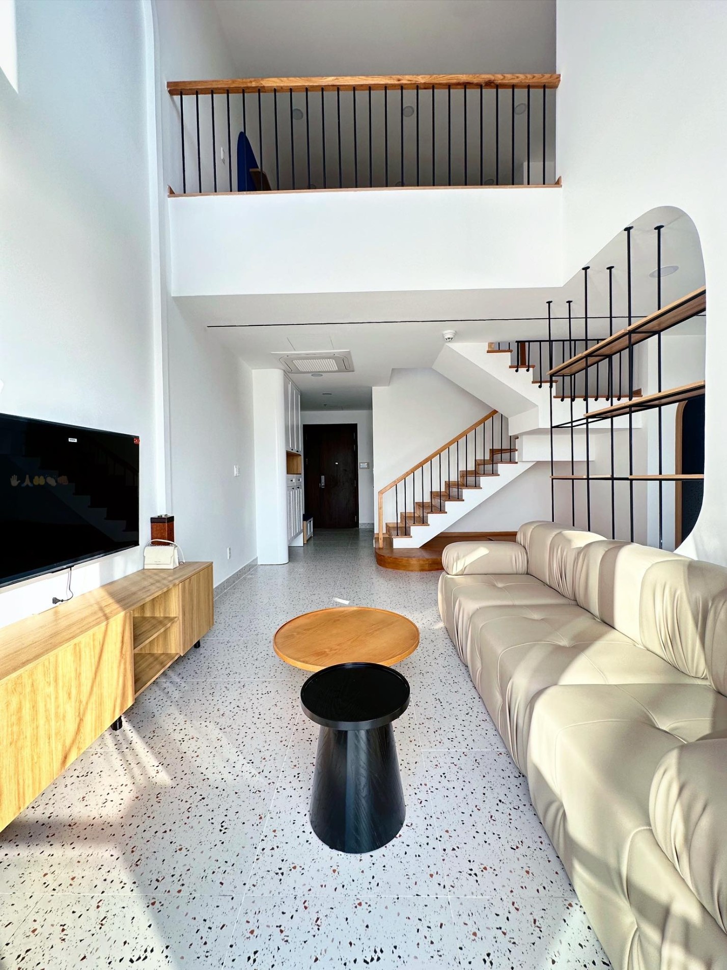 Cho thuê duplex 3 phòng ngủ One Verandah - View sông Q1, tầng 21-22 ngắm pháo hoa_thumbnail_1