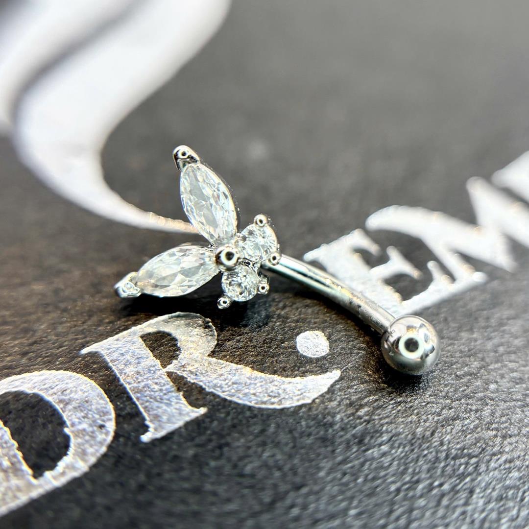 Khuyên banana kiểu bạc hình con bướm đính đá.