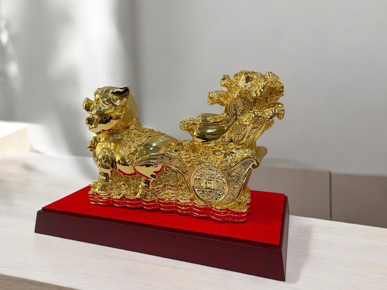 Tượng heo phong thủy bằng đồng mạ vàng cao cấp_thumbnail_1