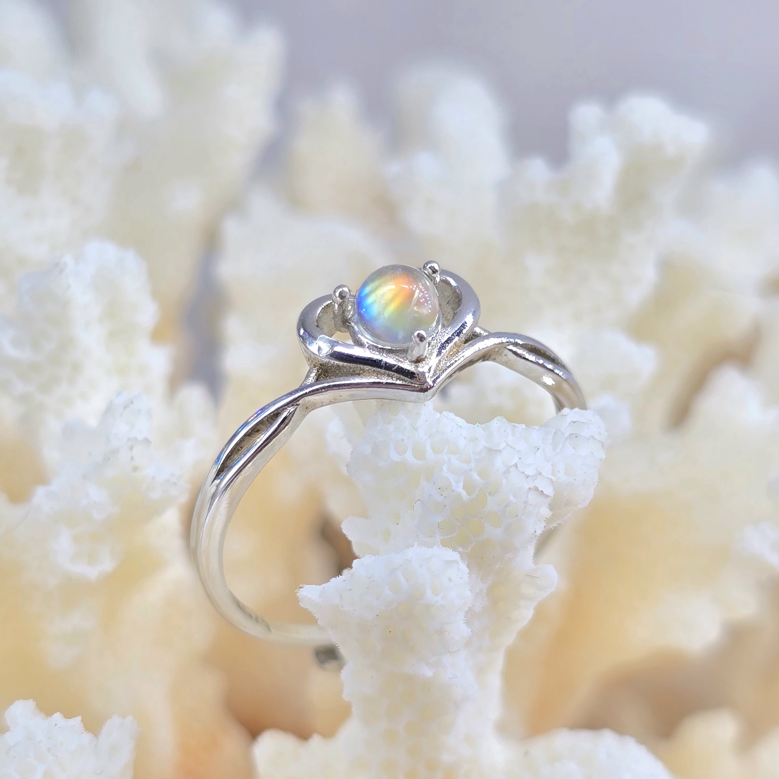 Nhẫn Rainbow Moonstone Khung Bạc S925 Mặt Cabochon Freesize