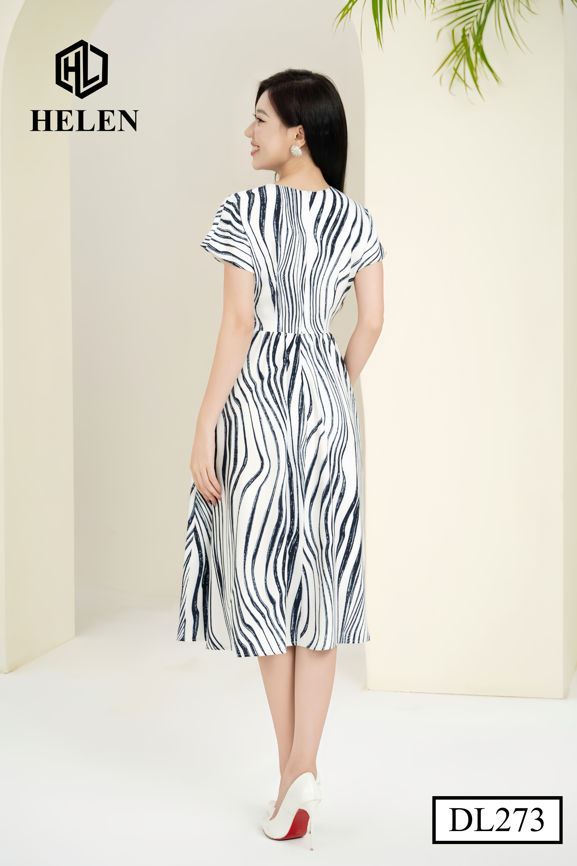 Đầm xòe họa tiết báo đen trắng cổ V DL273