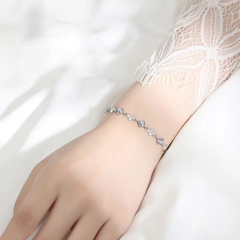 Vòng Tay Kim Cương Nhân Tạo Hoa Bốn Cánh – Thiết Kế Nữ Tính Nhẹ Nhàng_thumbnail_3