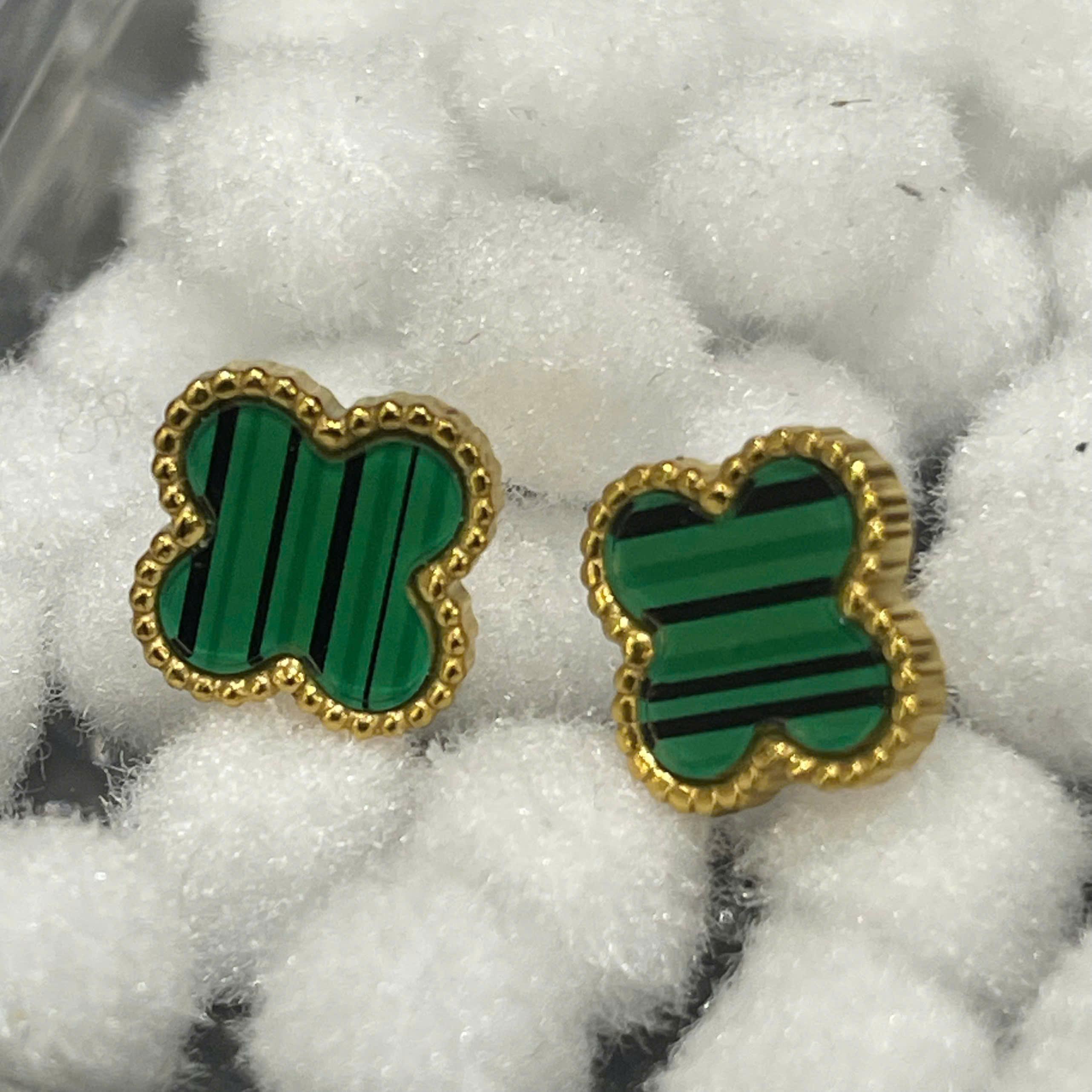 khuyên kiểu cặp vancleef xanh lá xọc nhỏ viền bi vàng