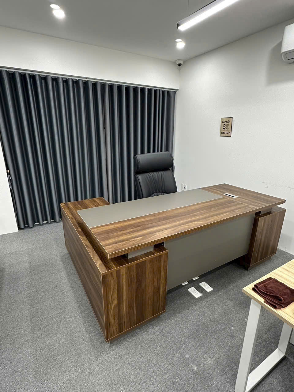 Bàn Giám Đốc LX13 - Giá Liên Hệ 0986 987 227