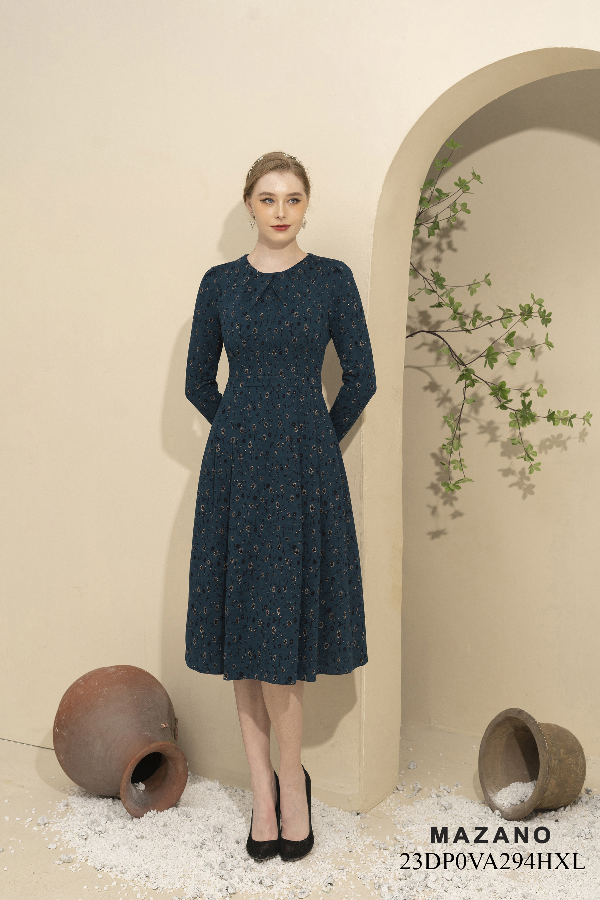 Váy Đầm ôm Chân xếp ly Vải dạ len Hoạ tiết hoa nhí Cổ tròn xếp ly Tay dài Dài đến bắp chân