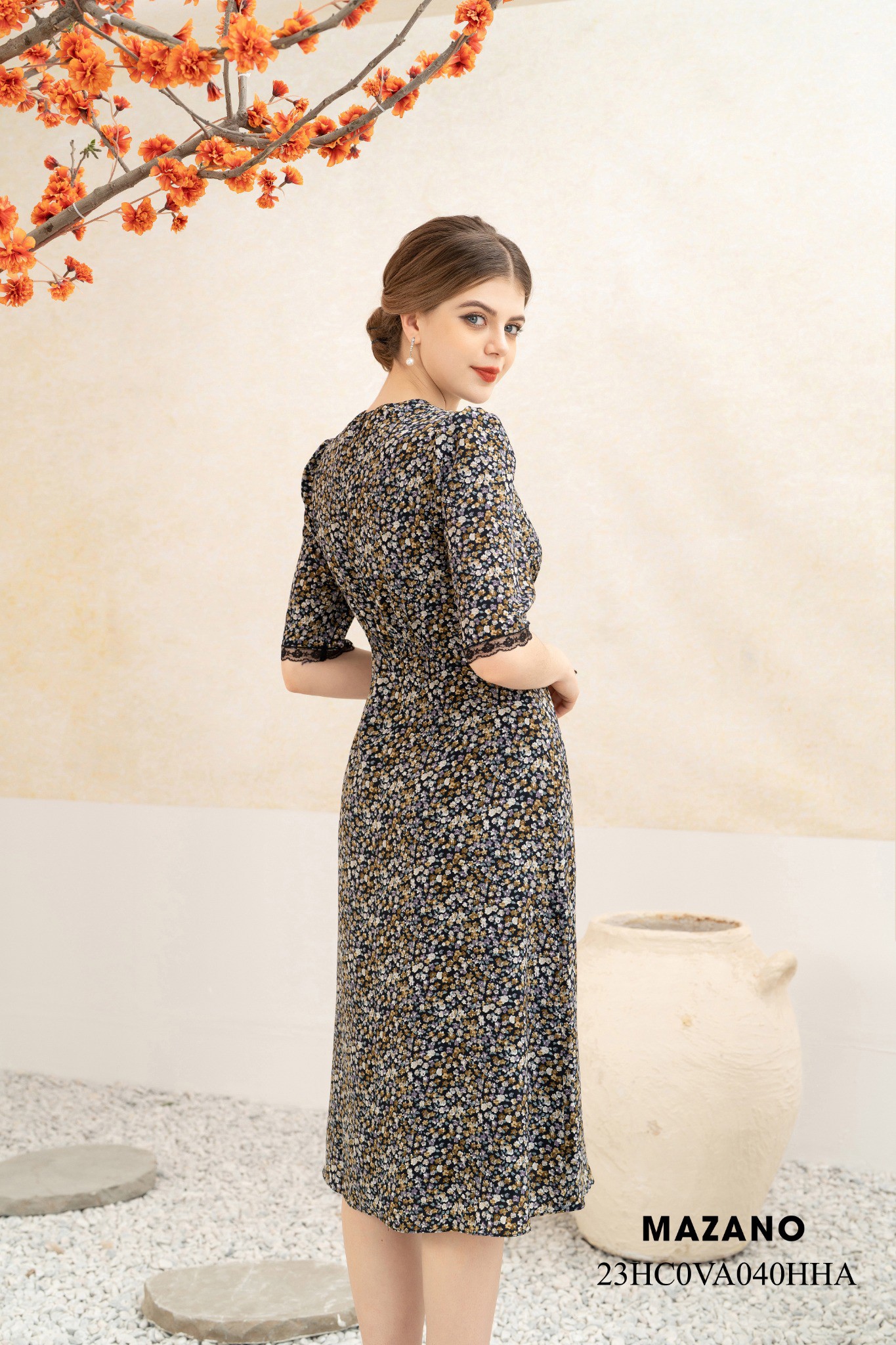 Váy Đầm Ôm Vải thô mỏng Họa tiết hoa nhí Cổ tròn phối ren Tay lỡ Dài đến bắp chân 23HC0VA040HHA