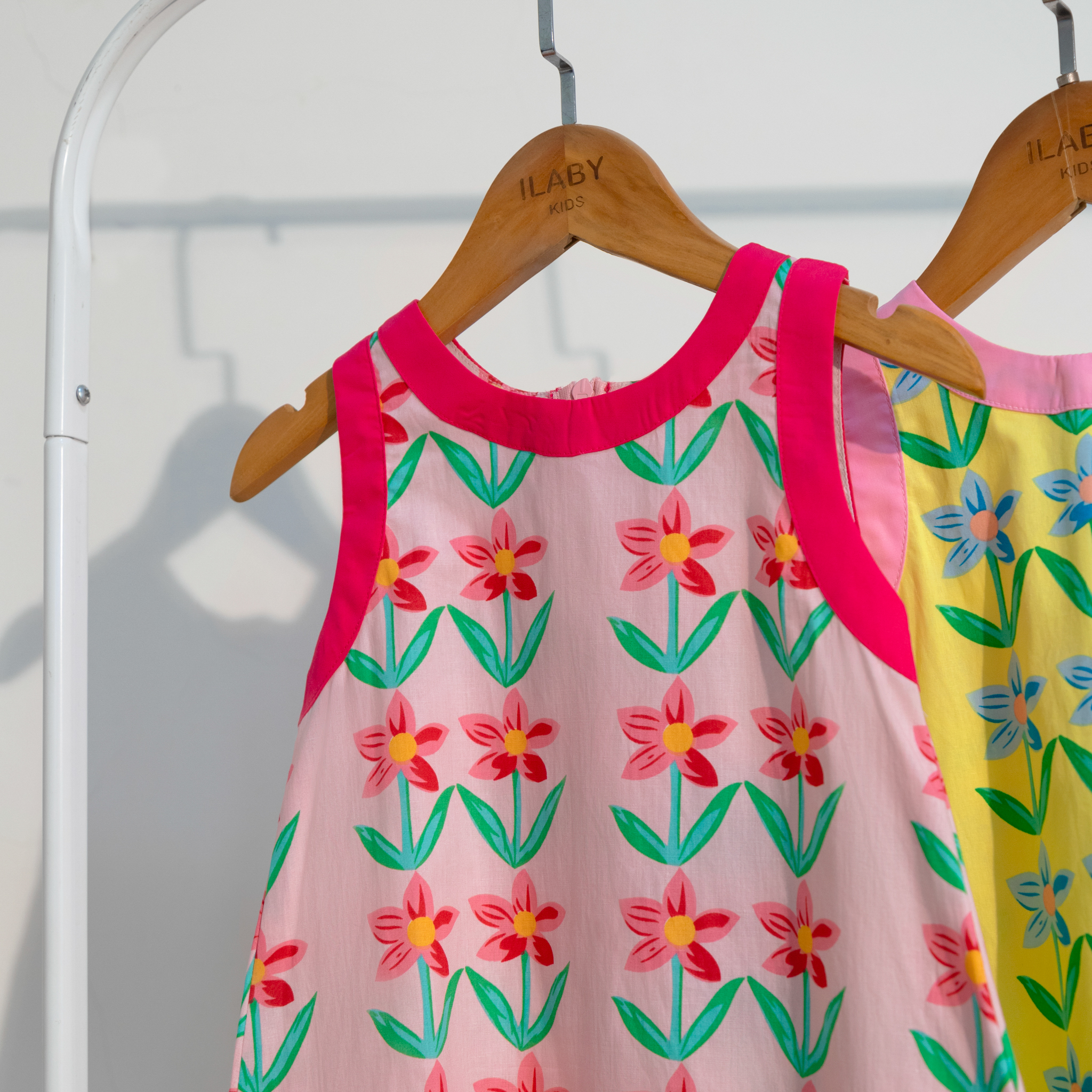 Váy suông cổ tròn họa tiết phối nơ sau_thumbnail_4