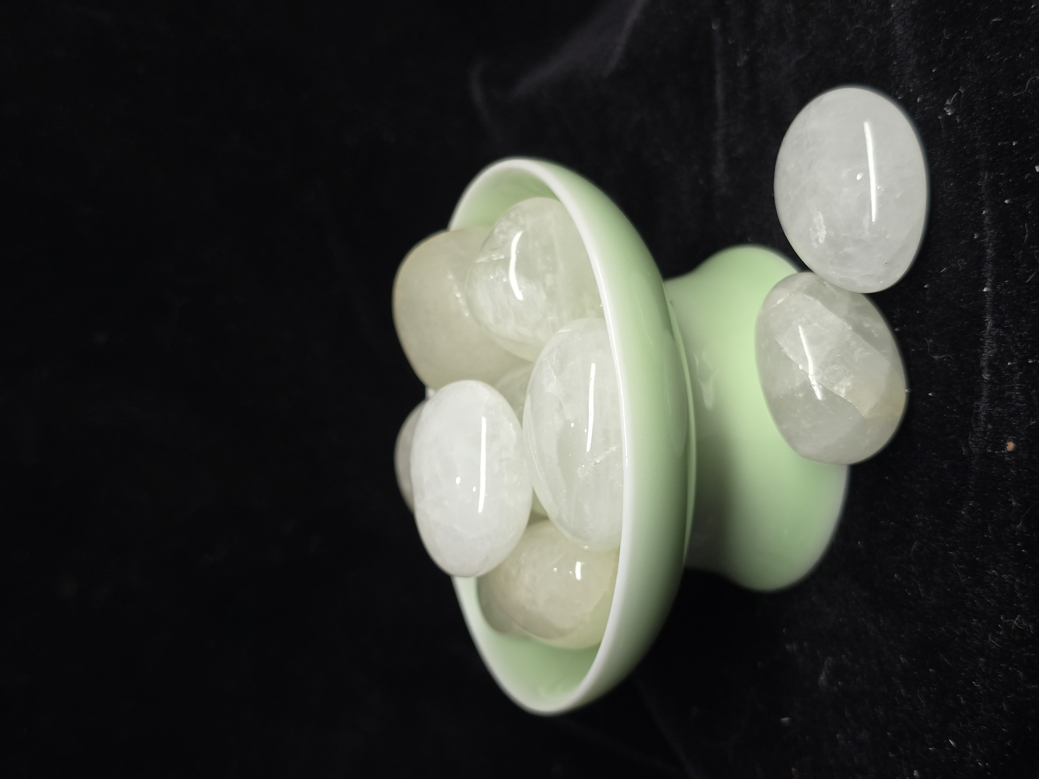 Đá cuội đã mài bóng / Tumbled Đá Thạch Anh Trắng Sữa size 2 - 3 cm/viên