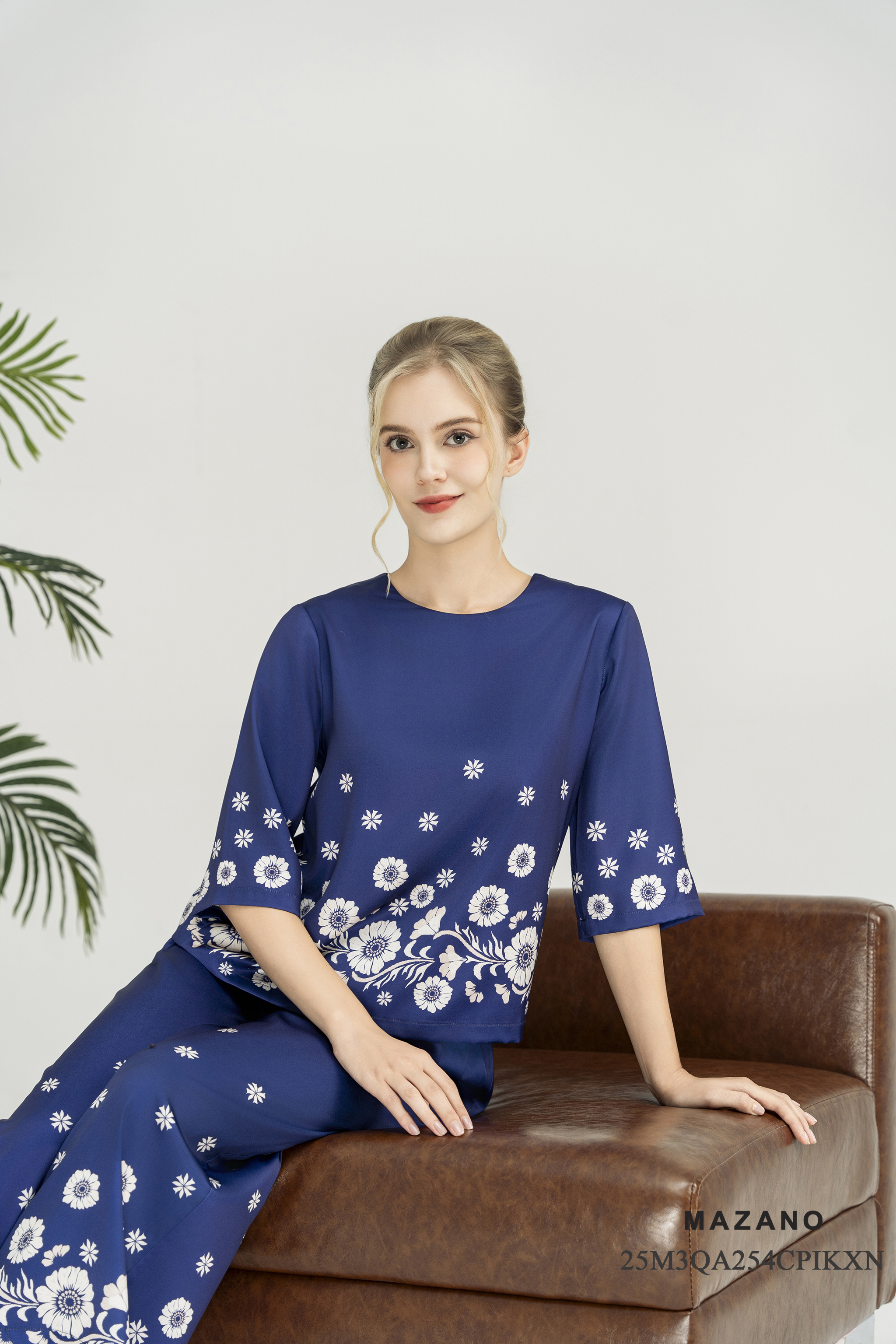 Bộ Quần và Áo suông Vải lụa Họa tiết in hoa bố cục  Cổ tròn Tay ngăn Dài quần tới mắt cá chân_thumbnail_3