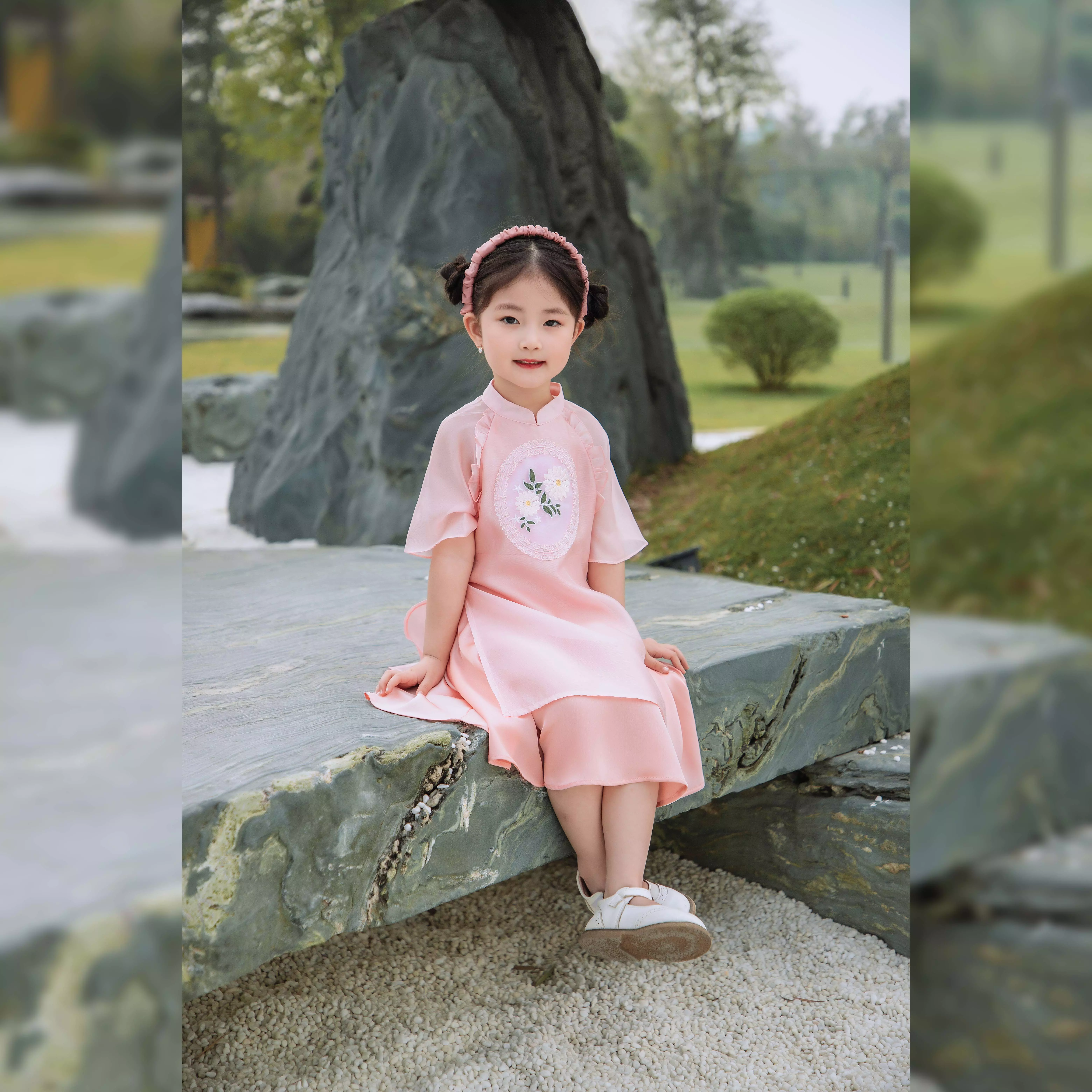 Áo dài đính thêu hoa ngực_thumbnail_0