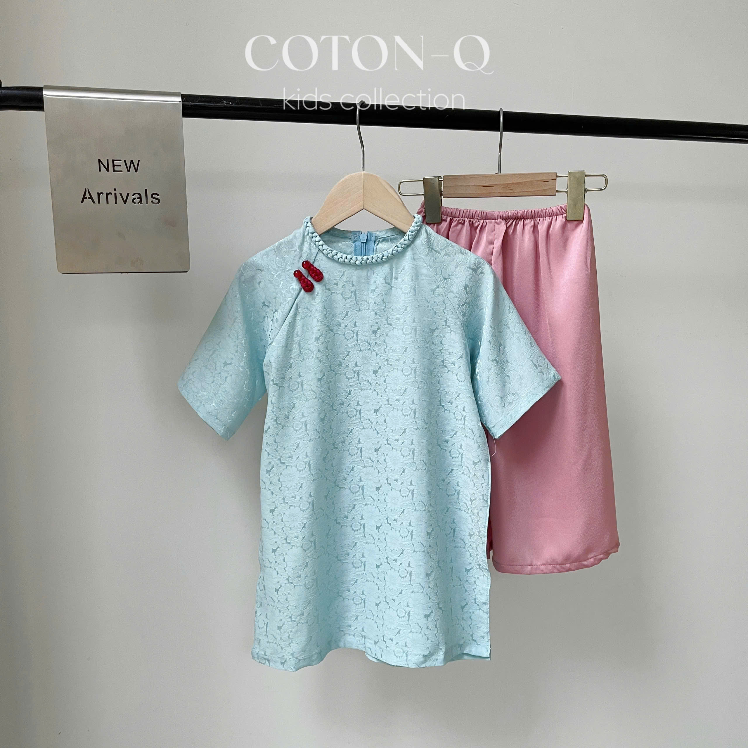 HE130 Set áo dài xanh bé gái