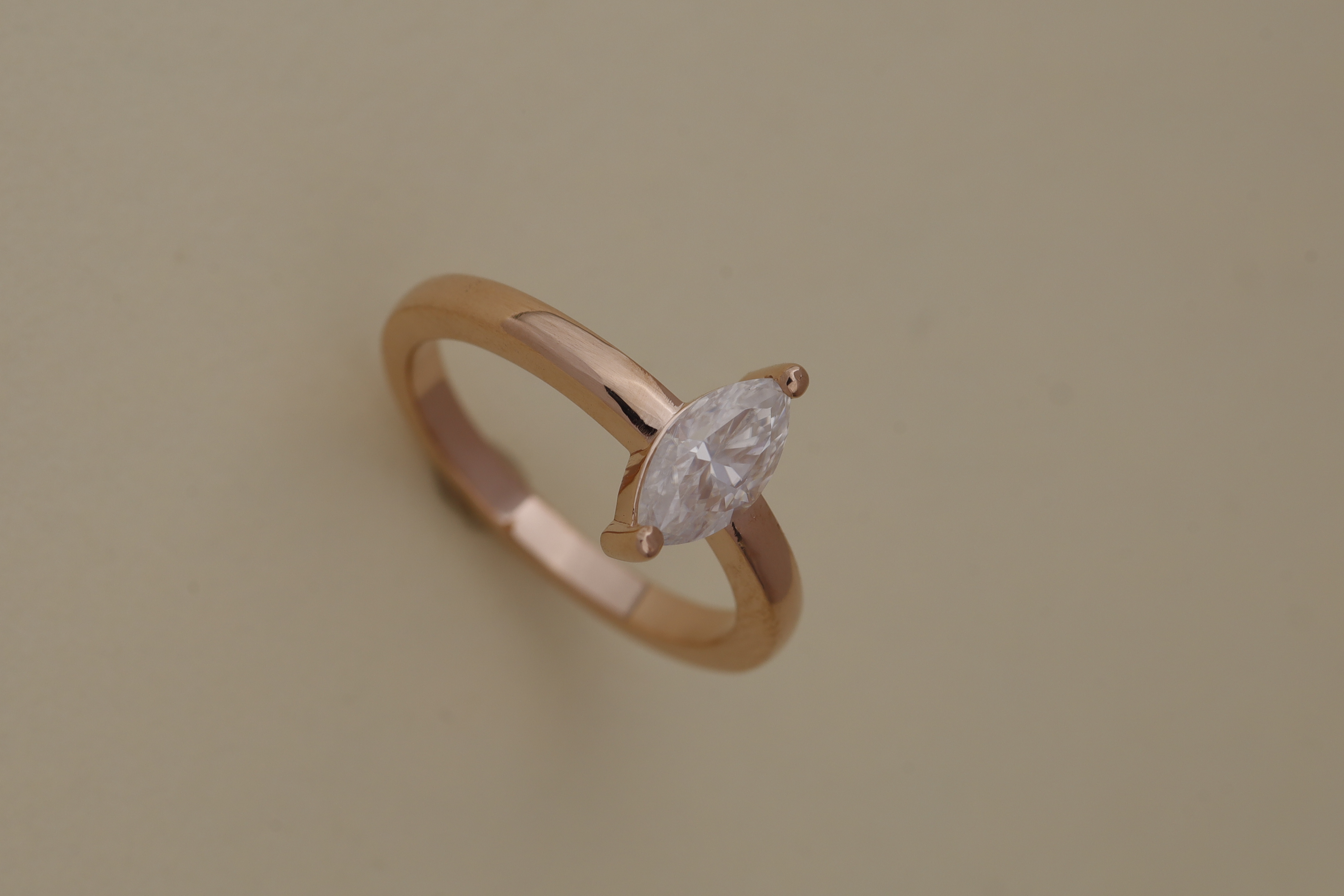 Nhẫn moissanite oval DNU9166