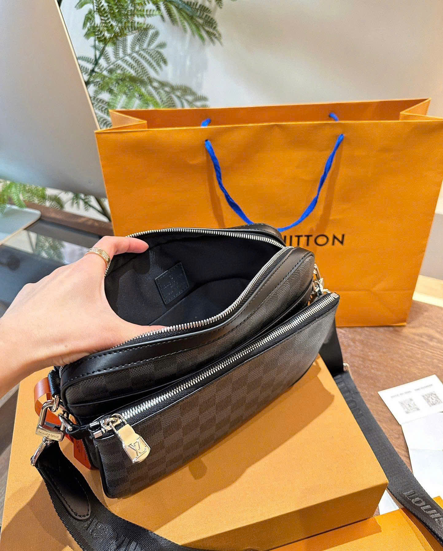 Túi nam đeo chéo Trio Messenger Bag _thumbnail_5