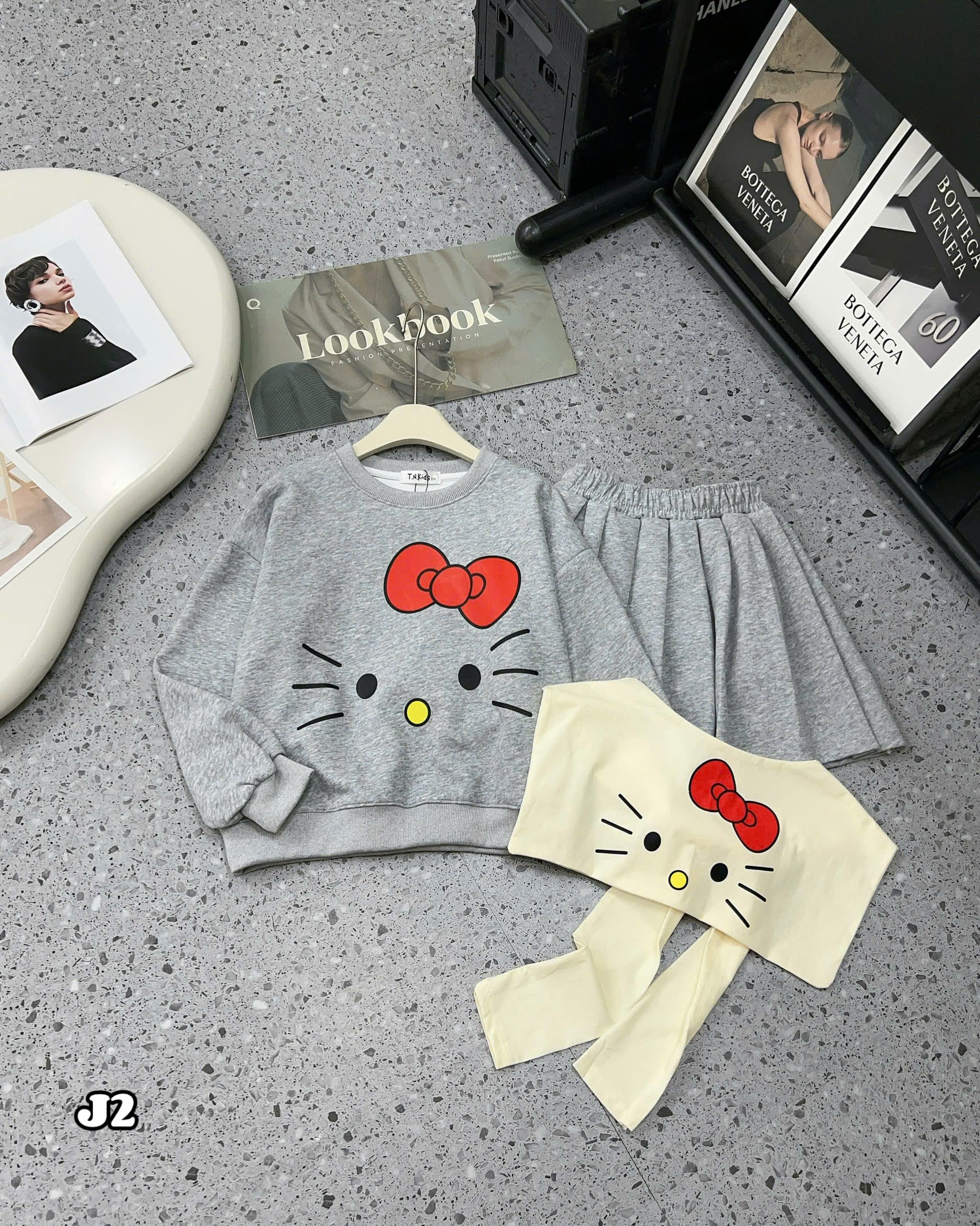 [J2] Sét chân váy mèo kèm khăn