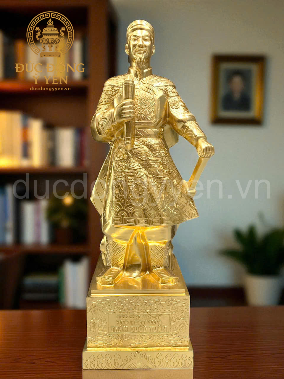 Tượng trần hưng đạo đúc đồng đỏ thiếp vàng 9999 hoa văn nổi 