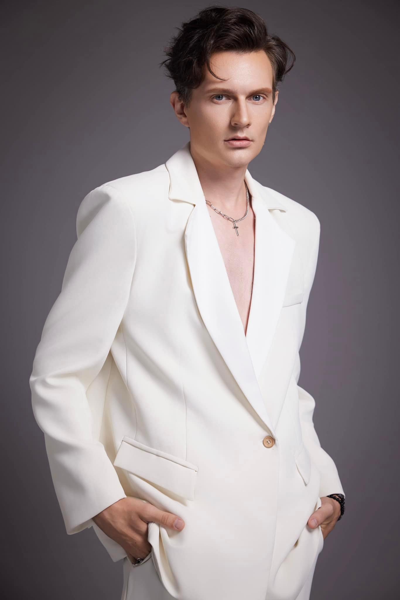 Suit trắng tối giản – Thanh lịch & Hiện đại_thumbnail_2