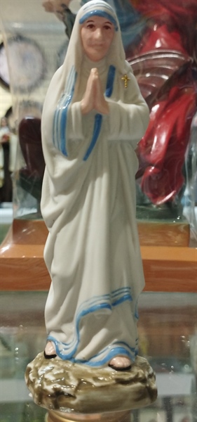Tượng sứ Mẹ Teresa Calcutta 12cm trắng