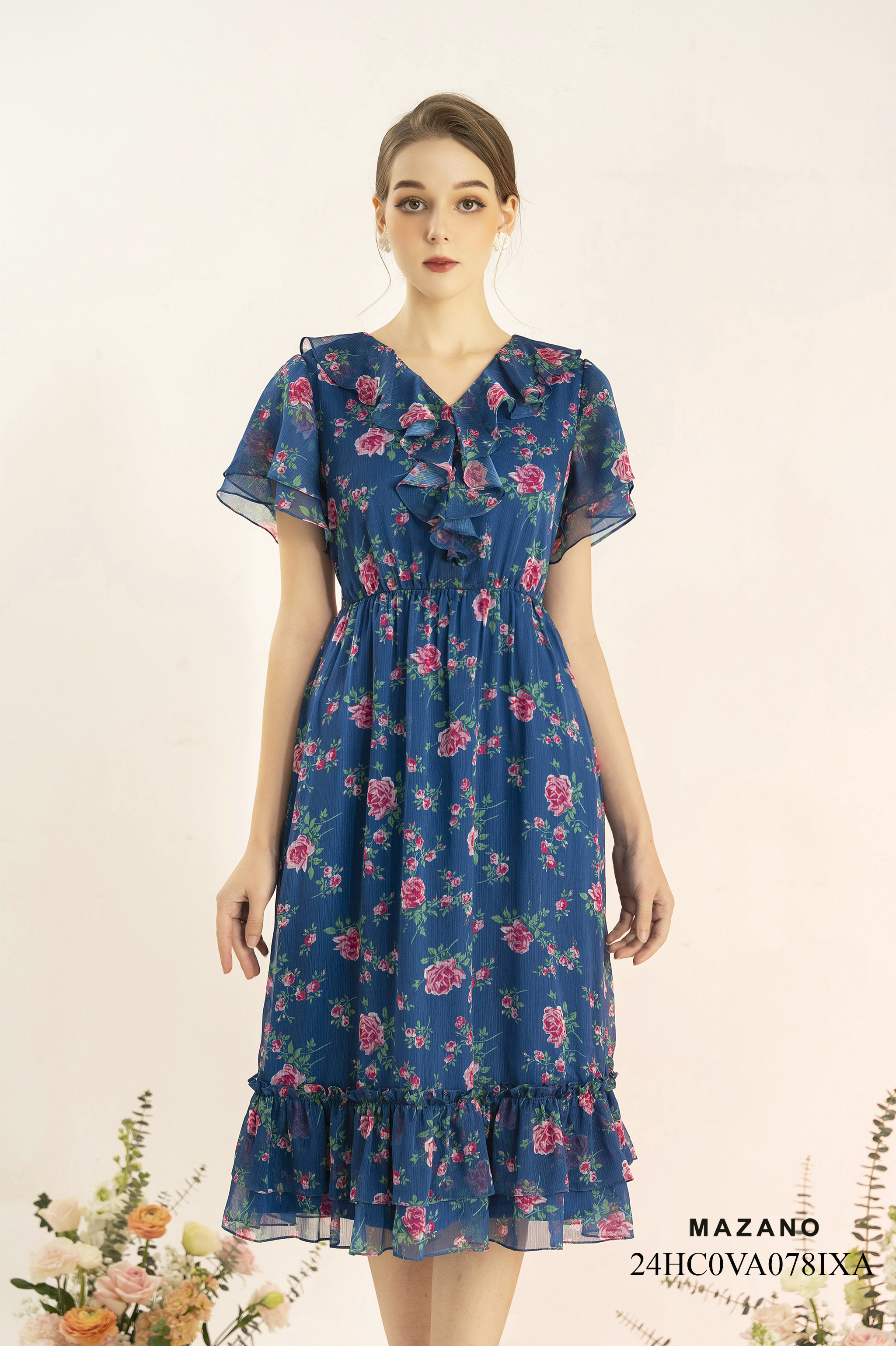 Đầm trang trí bèo hoa hồng nền xanh_thumbnail_4