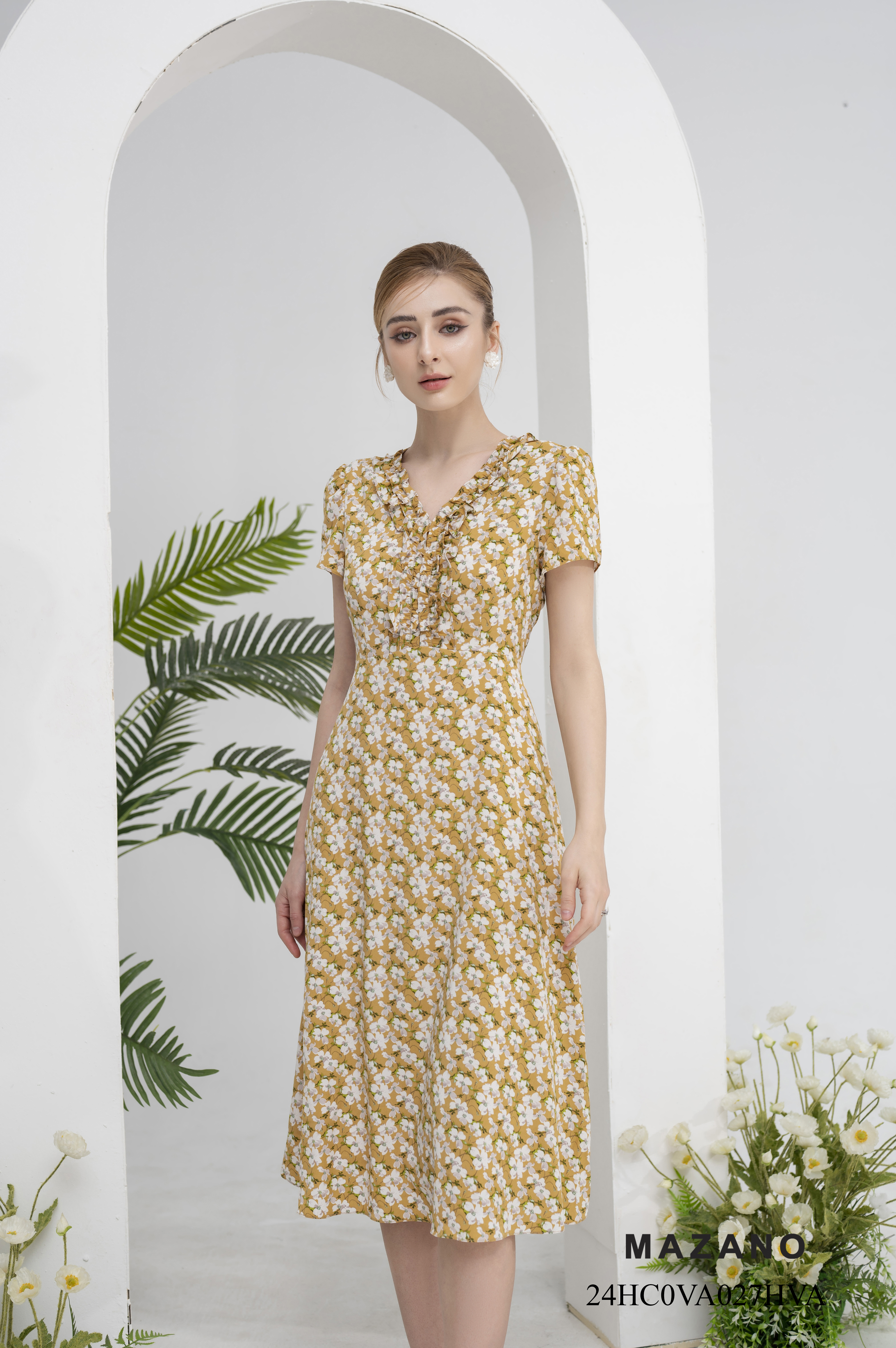 Đầm vàng eo cao chân xòe rủ họa tiết hoa trắng_thumbnail_2