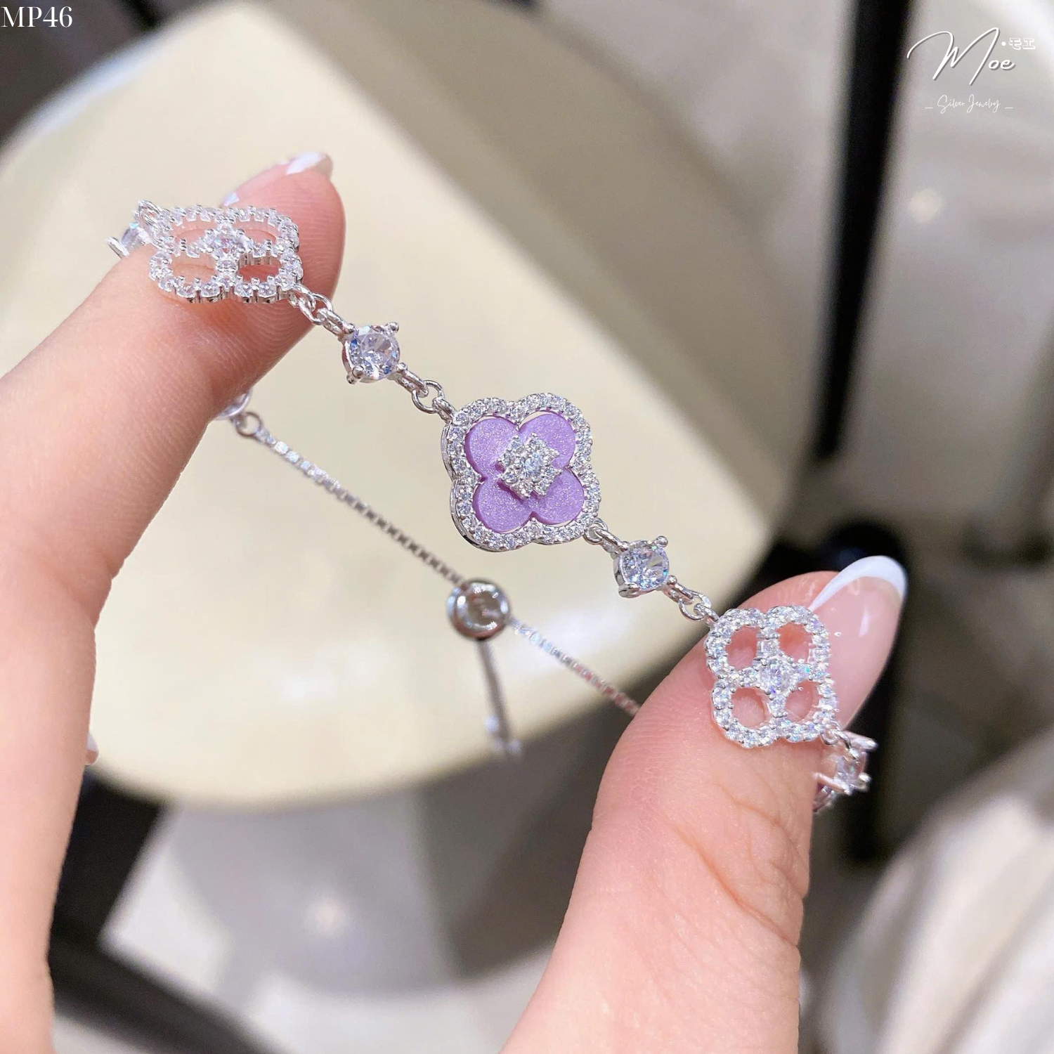 LT630 - Lắc tay Cỏ 4 lá pha lê dây rút (hồng/trắng)_thumbnail_2